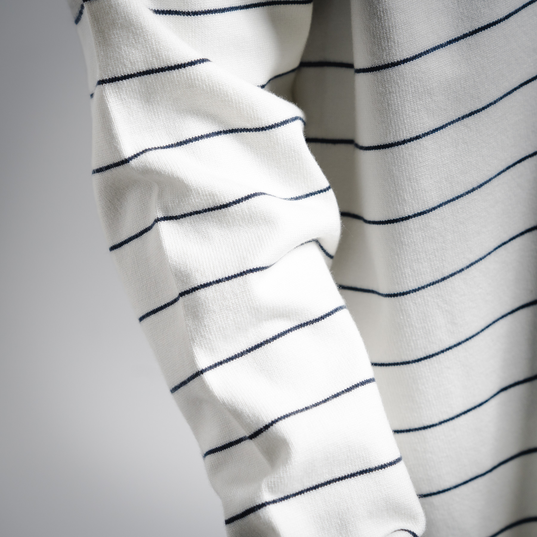 GUCCI古驰 SS25刺绣logo白色条纹V领针织衫毛衣 男女款 白色条纹-Chinese UA Cheap High Quatity Brand Clothes Bags handbags Sneakers wholesale wholesaler seller from China Factory suppliers Fashion Clothing Shoes best Quality Beautiful Price GUCCI古驰 SS25刺绣logo白色条纹V领针织衫毛衣 男女款 白色条纹