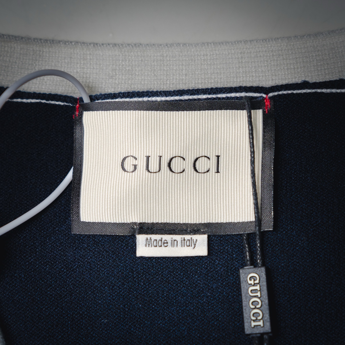 GUCCI古驰 SS25刺绣logo白色条纹V领针织衫毛衣 男女款 白色条纹-Chinese UA Cheap High Quatity Brand Clothes Bags handbags Sneakers wholesale wholesaler seller from China Factory suppliers Fashion Clothing Shoes best Quality Beautiful Price GUCCI古驰 SS25刺绣logo白色条纹V领针织衫毛衣 男女款 白色条纹