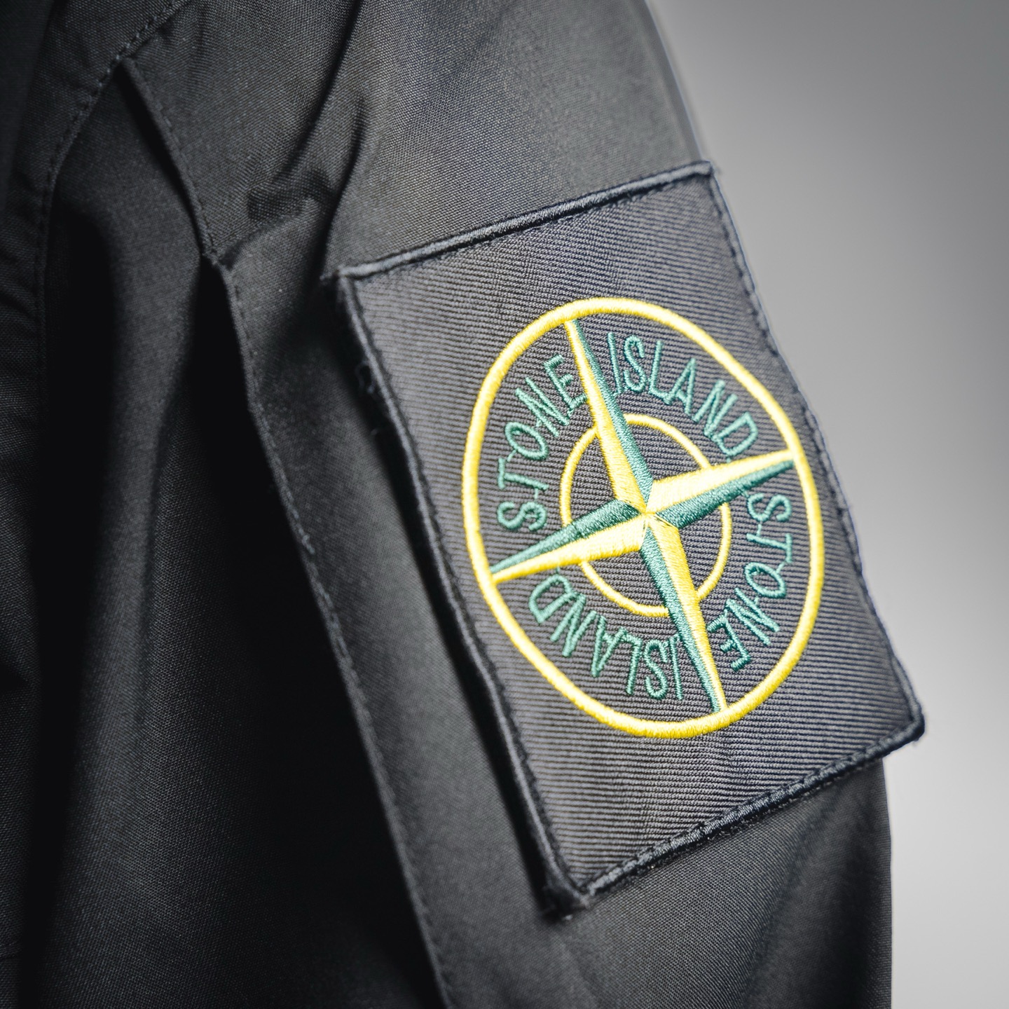 石头岛Stonelsland防水情侣款机能冲锋衣绿色