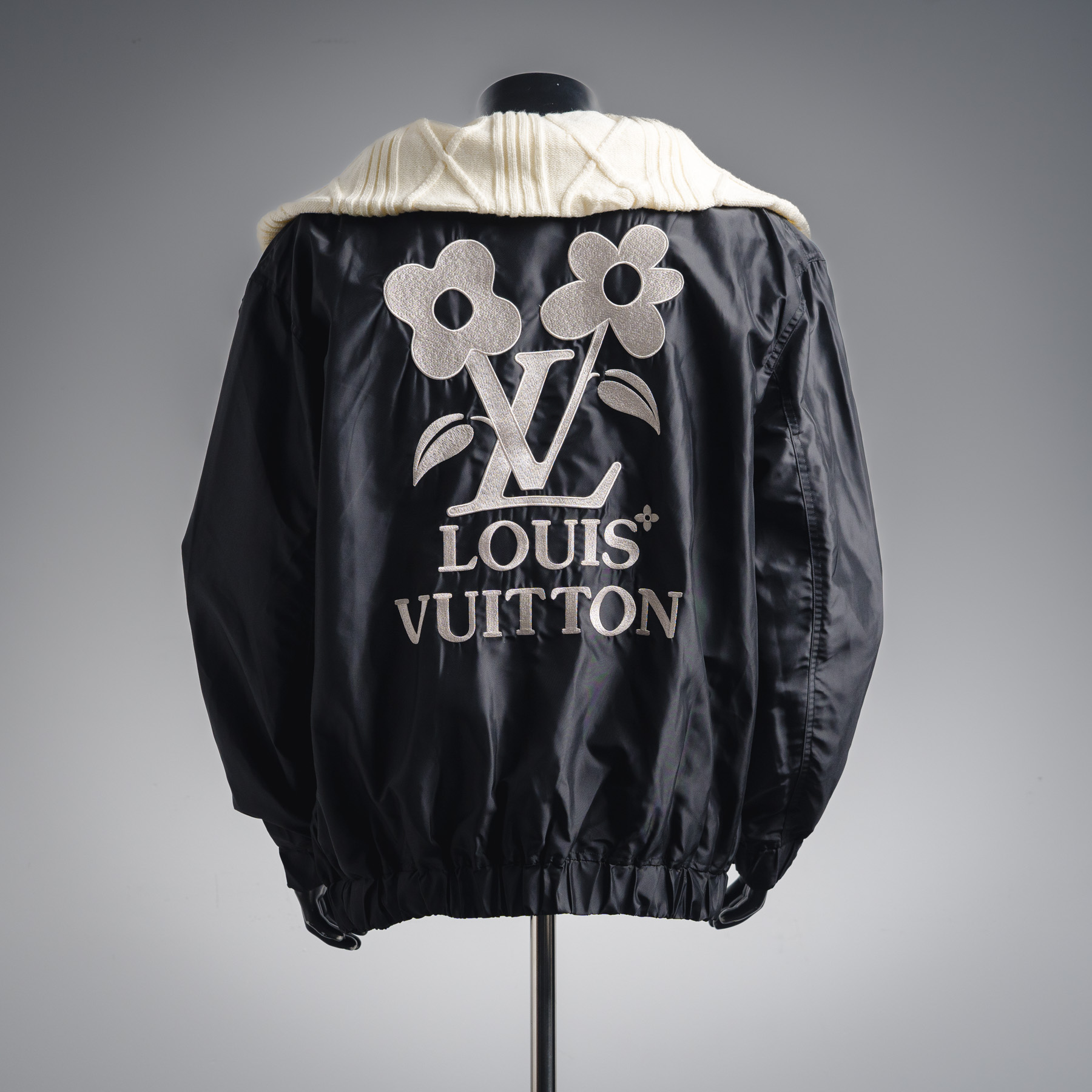 高版本 Louis Vuitton/路易威登25ss 绞花衣领拉链束腰夹克外套-Chinese UA Cheap High Quatity Brand Clothes Bags handbags Sneakers wholesale wholesaler seller from China Factory suppliers Fashion Clothing Shoes best Quality Beautiful Price 高版本 Louis Vuitton/路易威登25ss 绞花衣领拉链束腰夹克外套