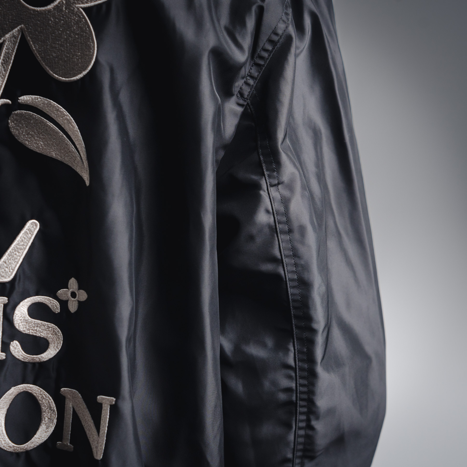 高版本 Louis Vuitton/路易威登25ss 绞花衣领拉链束腰夹克外套-Chinese UA Cheap High Quatity Brand Clothes Bags handbags Sneakers wholesale wholesaler seller from China Factory suppliers Fashion Clothing Shoes best Quality Beautiful Price 高版本 Louis Vuitton/路易威登25ss 绞花衣领拉链束腰夹克外套