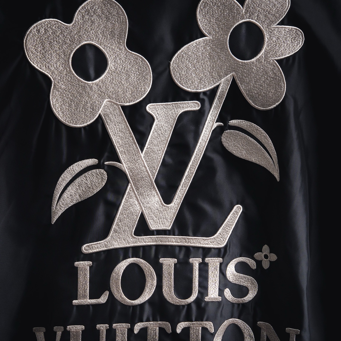 高版本 Louis Vuitton/路易威登25ss 绞花衣领拉链束腰夹克外套-Chinese UA Cheap High Quatity Brand Clothes Bags handbags Sneakers wholesale wholesaler seller from China Factory suppliers Fashion Clothing Shoes best Quality Beautiful Price 高版本 Louis Vuitton/路易威登25ss 绞花衣领拉链束腰夹克外套