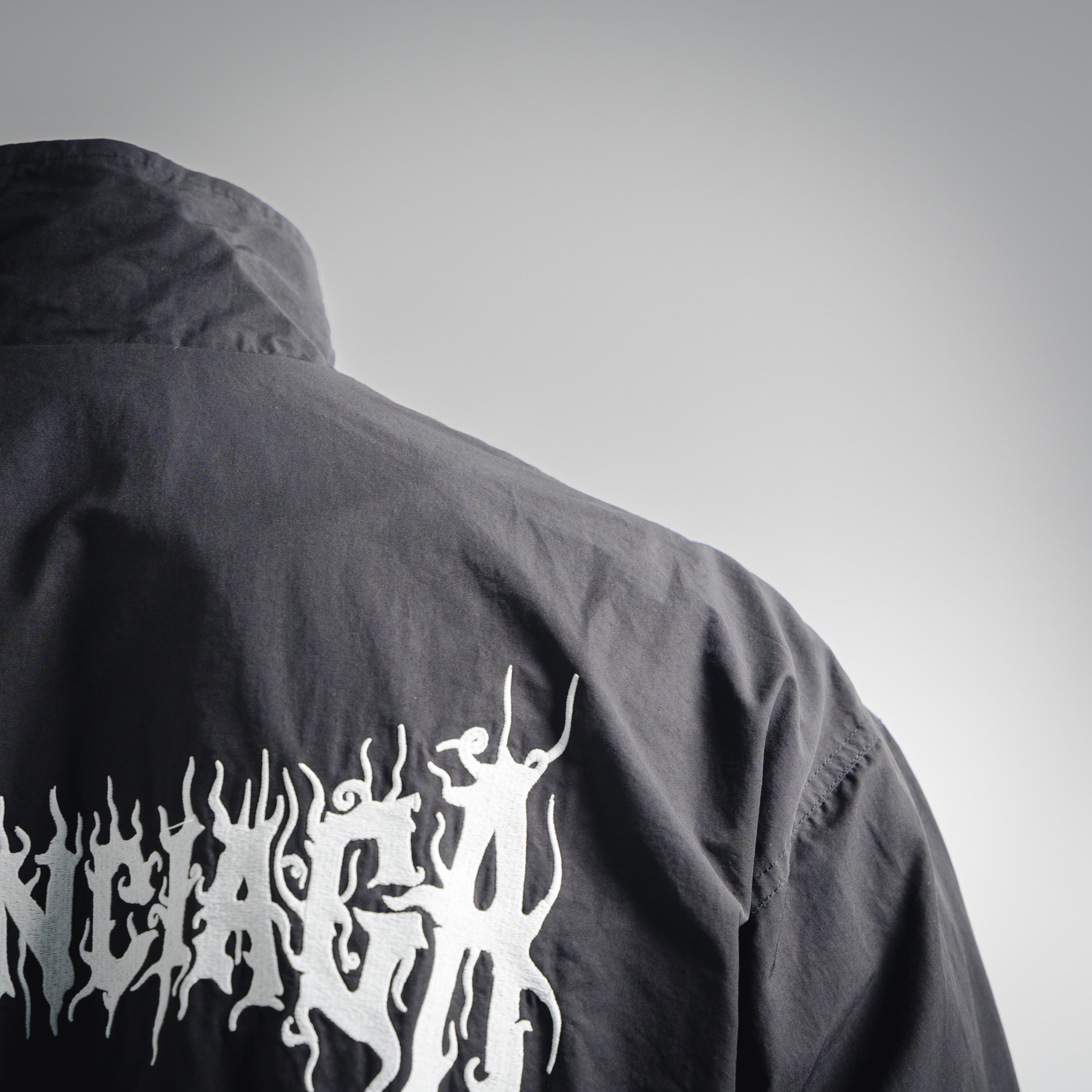 Balenciaga巴黎世家BLCG 25SS 龙年梵文后背字母刺绣府绸科技立领夹克外套