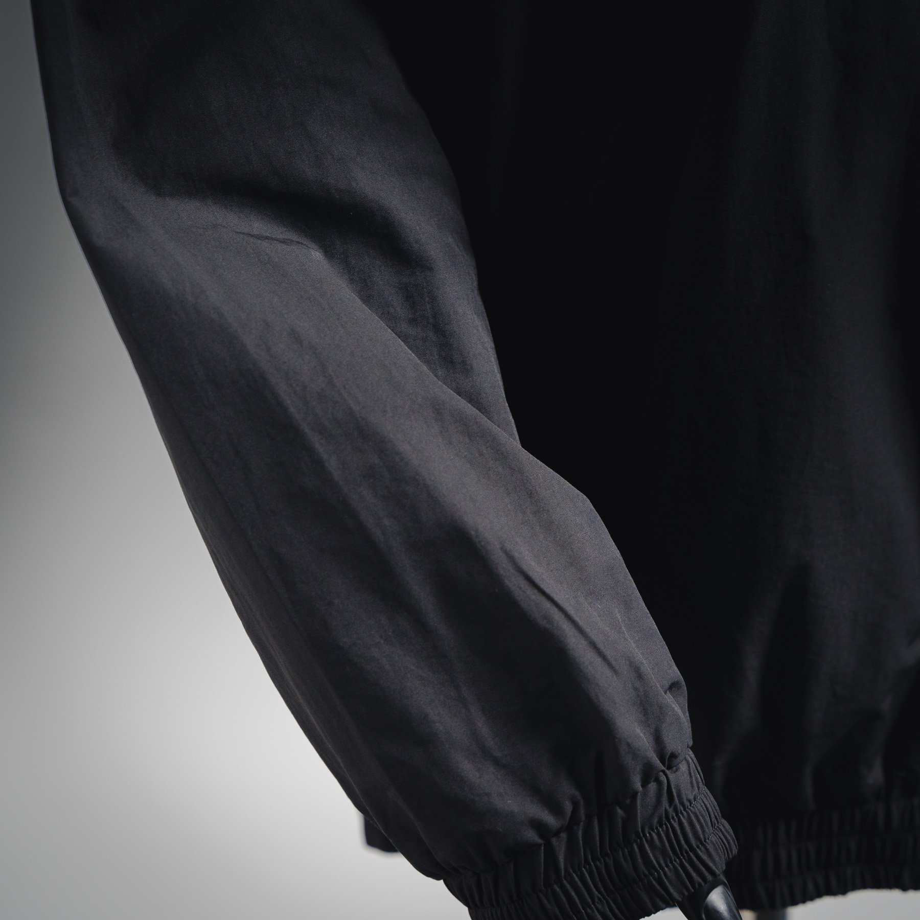 Balenciaga巴黎世家BLCG 25SS 龙年梵文后背字母刺绣府绸科技立领夹克外套