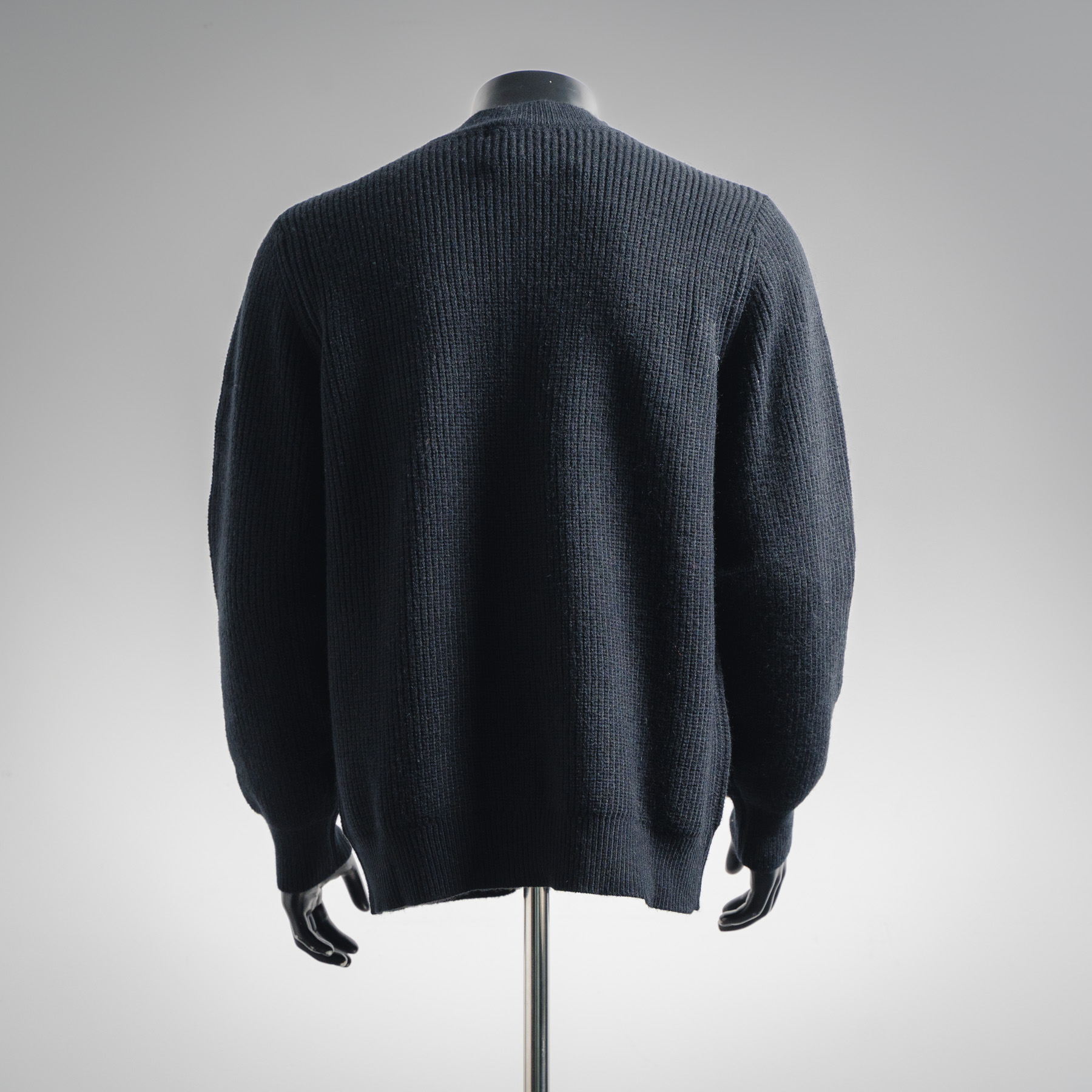 Prada/普拉达 24Fw 勋章字母开衫毛衣 黑色