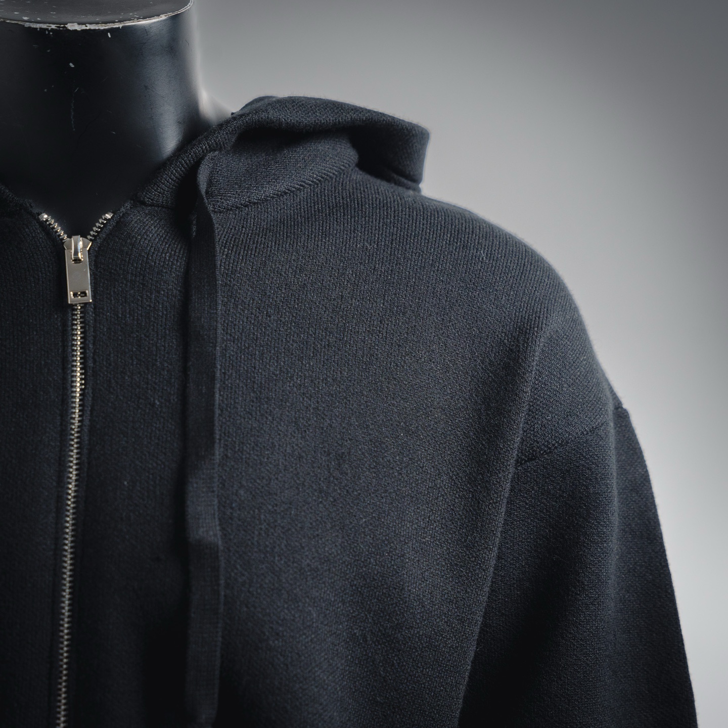 LOEWE/罗意威25ss 纯色logo压纹浮雕连帽针织提花拉链毛衣