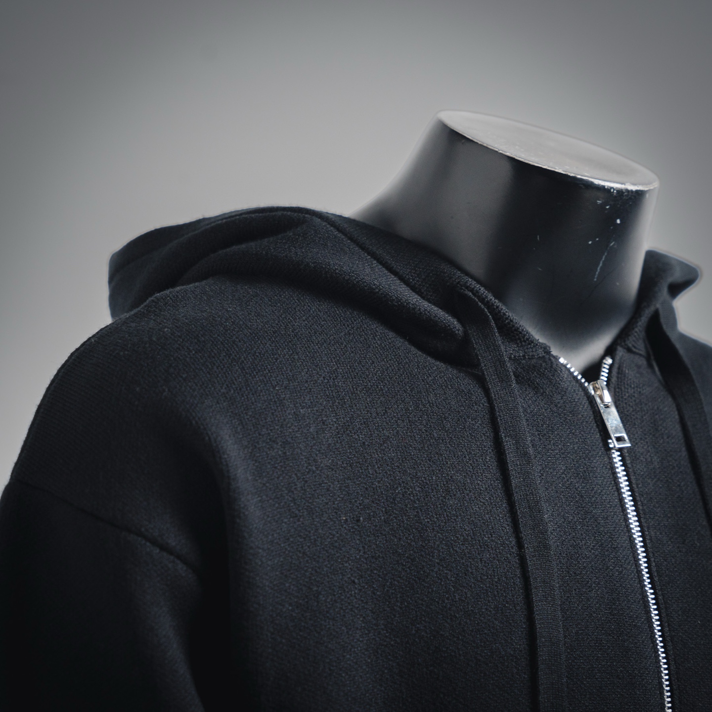 LOEWE/罗意威25ss 纯色logo压纹浮雕连帽针织提花拉链毛衣