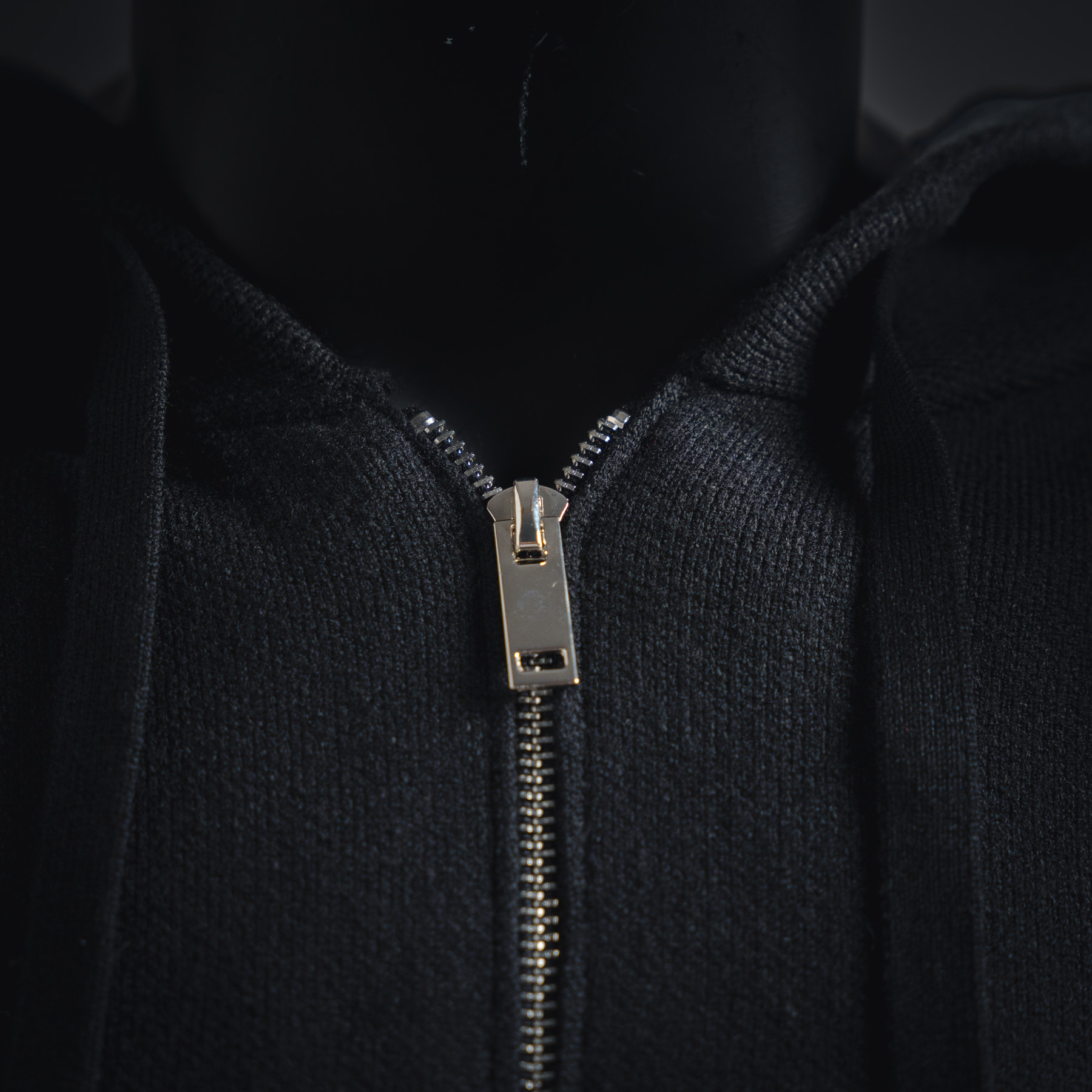 LOEWE/罗意威25ss 纯色logo压纹浮雕连帽针织提花拉链毛衣