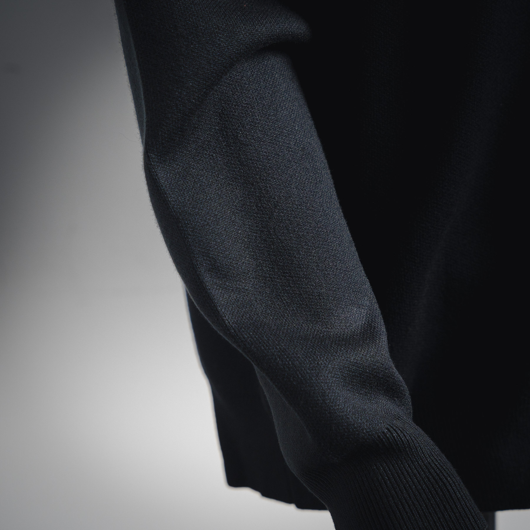 LOEWE/罗意威25ss 纯色logo压纹浮雕连帽针织提花拉链毛衣