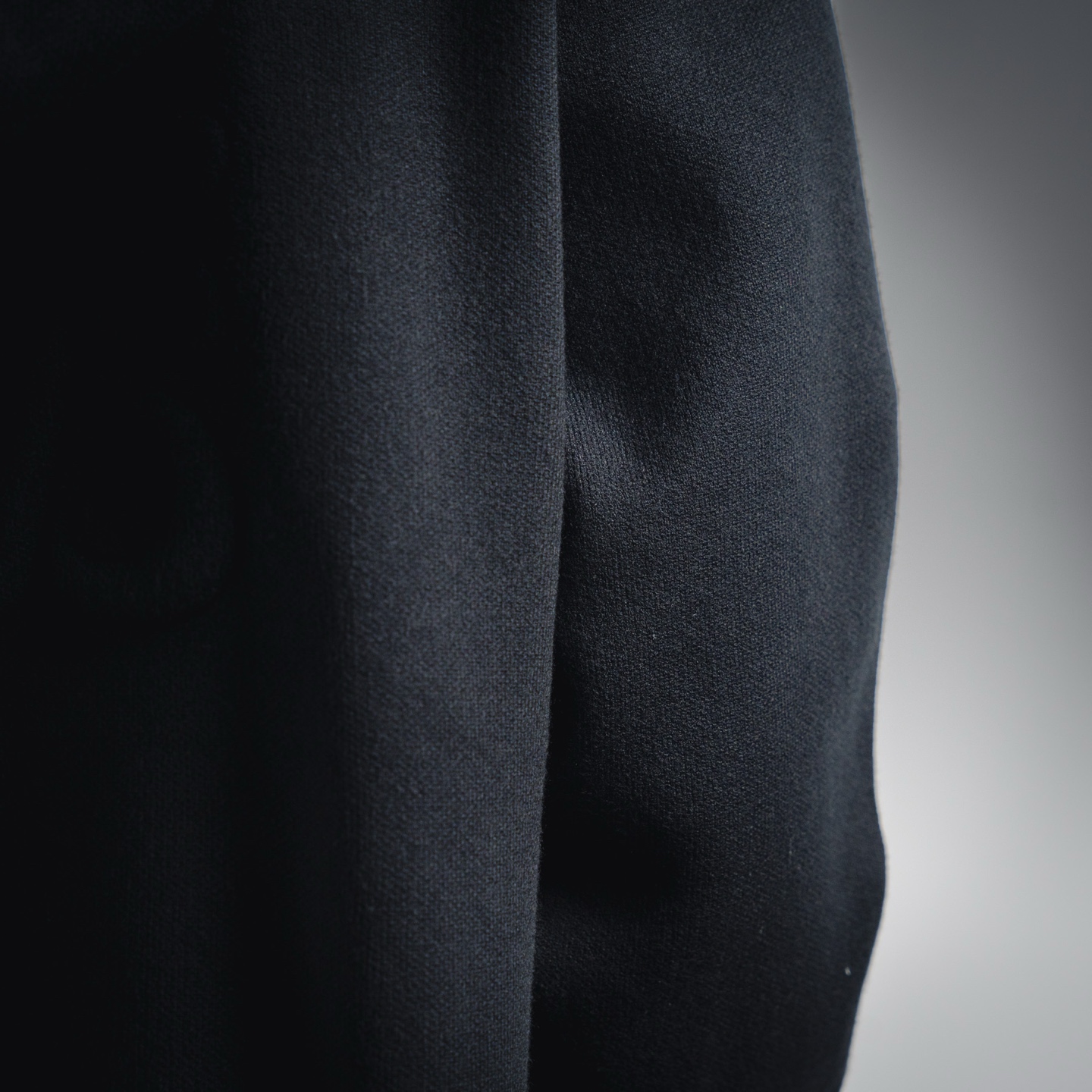 LOEWE/罗意威25ss 纯色logo压纹浮雕连帽针织提花拉链毛衣