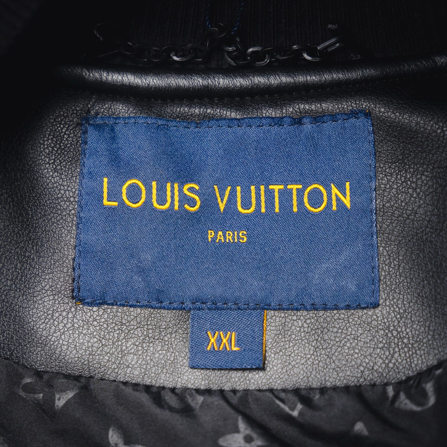 LOUIS VUITTON LV 25ss 珠片logo压花皮衣外套-High Quatity Cheap Brand wholesale wholesaler seller Clothes Bags handbags Sneakers Top Fashion Clothing Shoes from China Factory Chinese suppliers best Quality Beautiful Price LOUIS VUITTON LV 25ss 珠片logo压花皮衣外套
