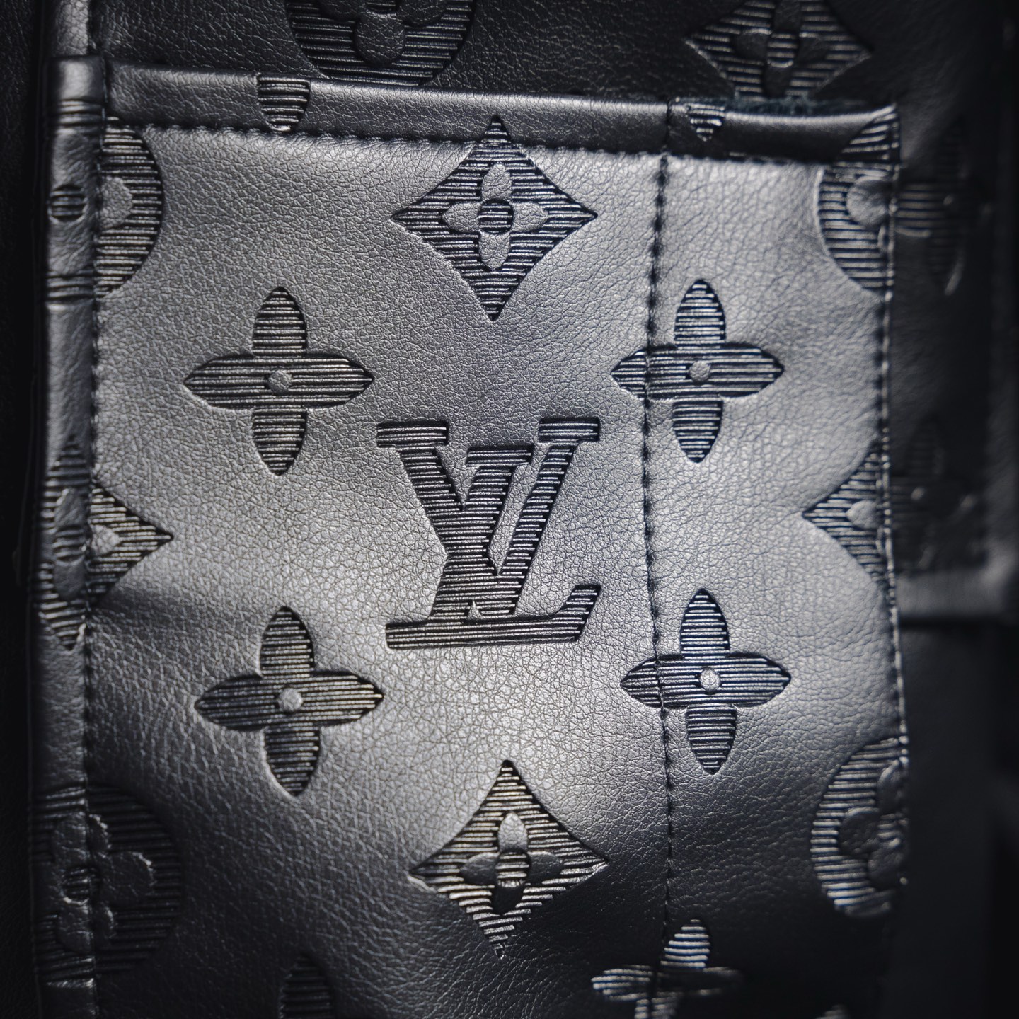 LOUIS VUITTON LV 25ss 口袋拼接logo压花皮衣外套