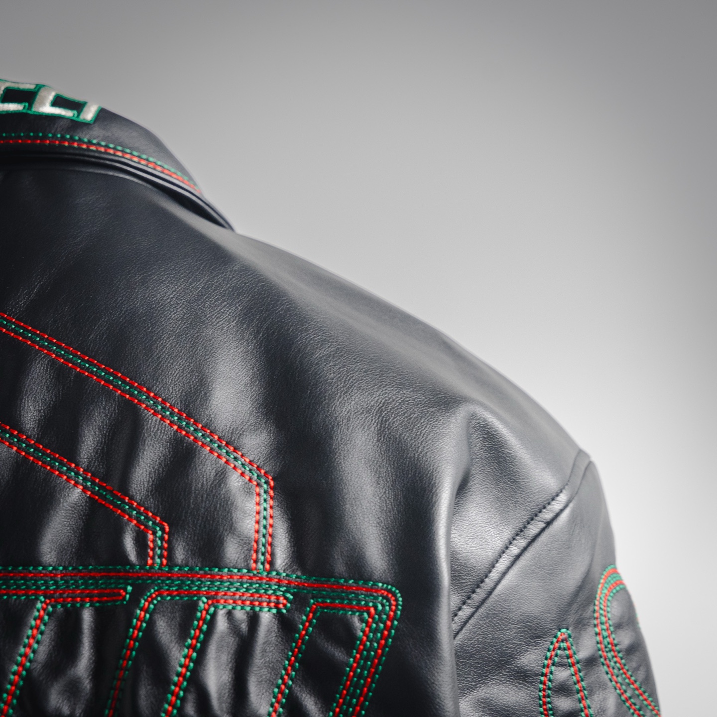 Gucci 古驰 胸前logo皮衣夹克外套 衣领大logo字母刺绣