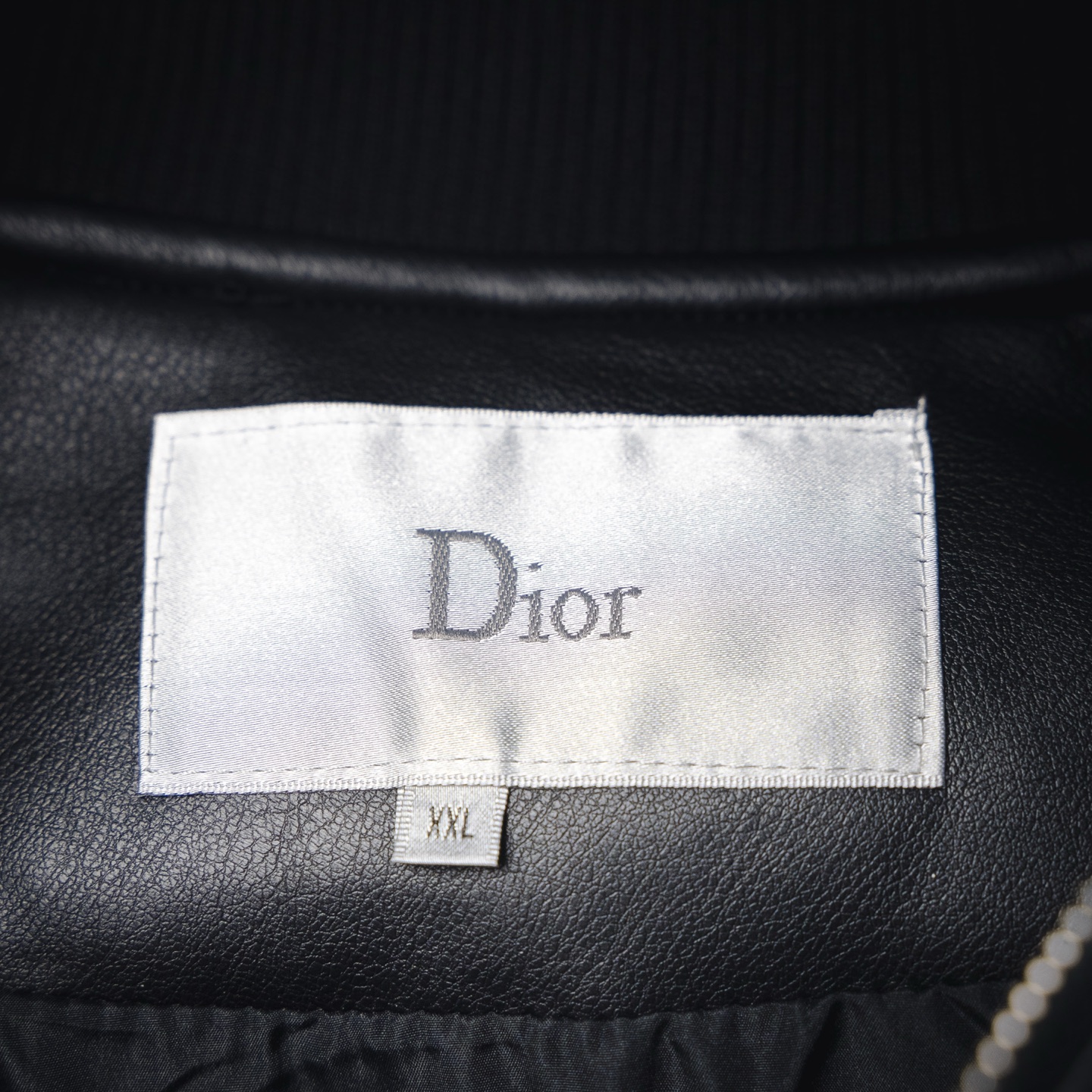 Dior 迪奥 铃兰刺绣皮衣夹克外套 当季新款 这款Christian Dior Couture 铃兰刺绣皮衣夹克