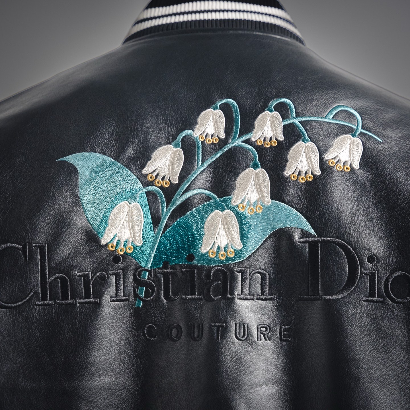 Dior 迪奥 铃兰刺绣皮衣夹克外套 当季新款 这款Christian Dior Couture 铃兰刺绣皮衣夹克