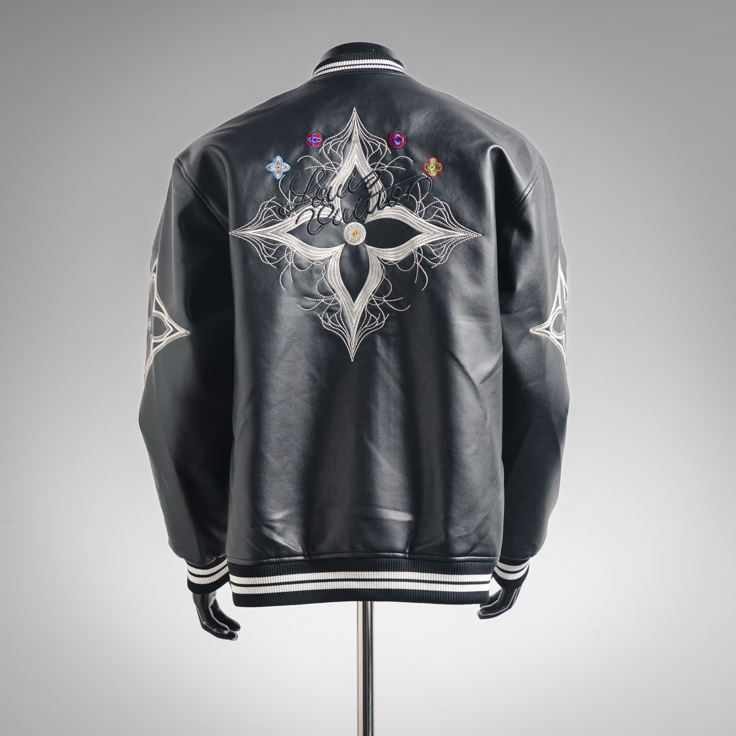 LOUIS VUITTON LV 25ss 胸前logo皮衣外套