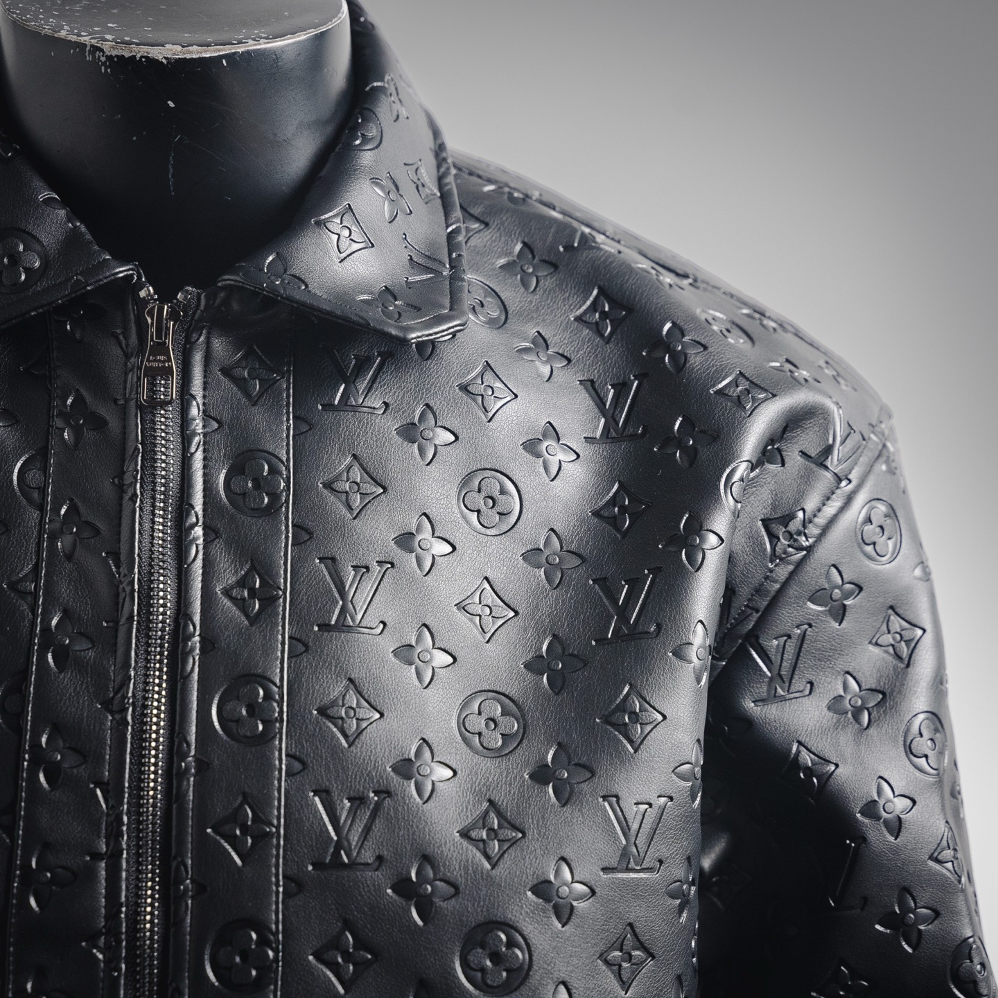 LOUIS VUITTON LV 25ss 满logo压花皮衣夹克外套