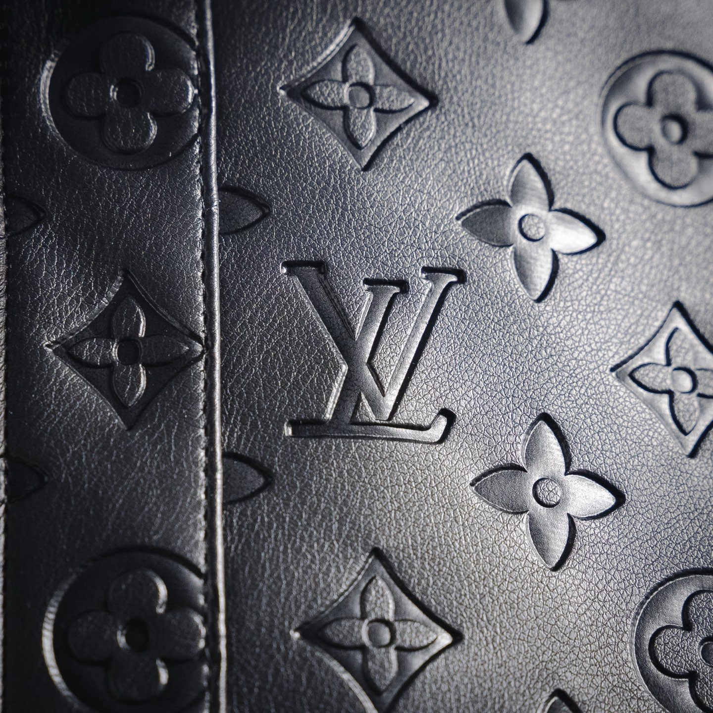LOUIS VUITTON LV 25ss 满logo压花皮衣夹克外套