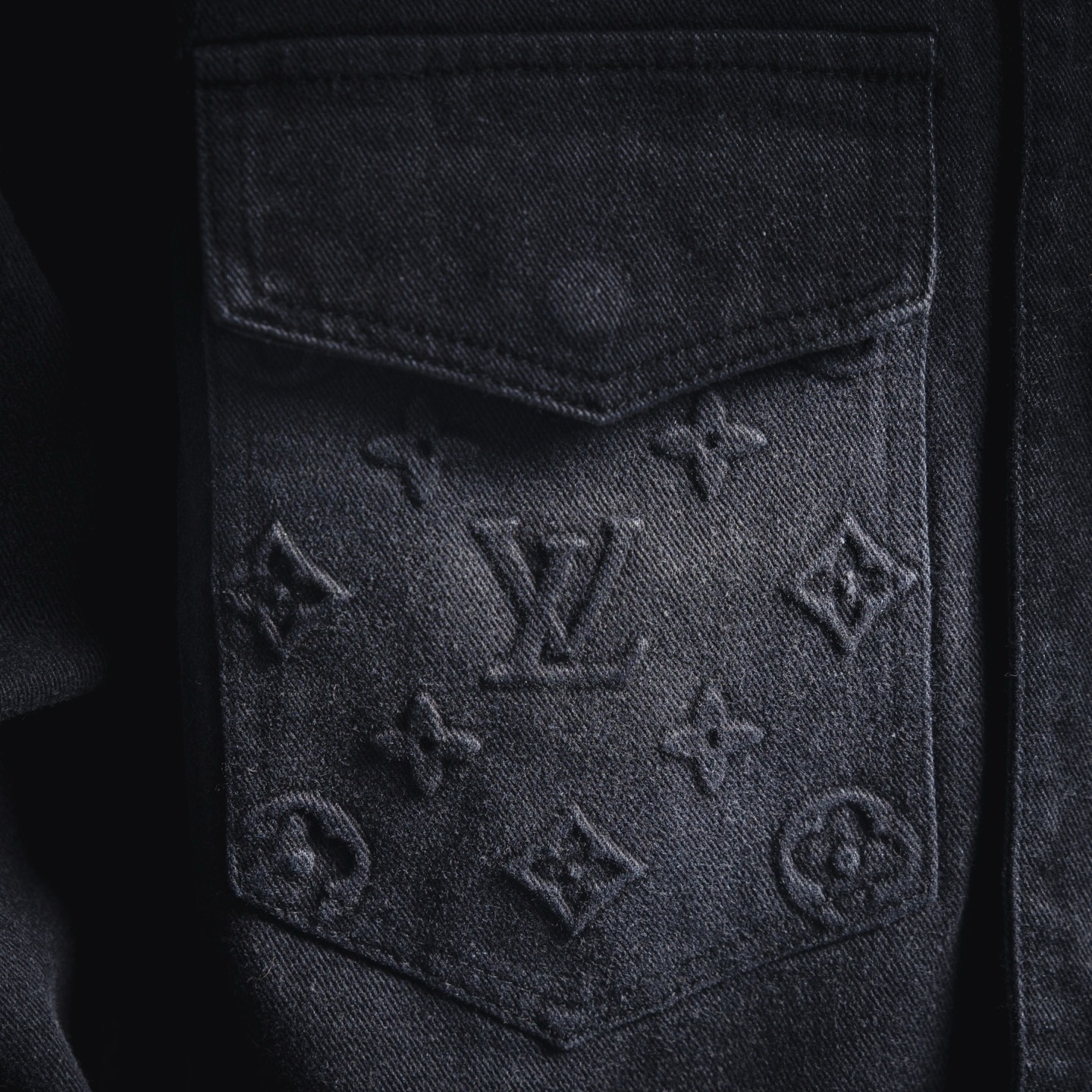 LOUIS VUITTON 路易威登 25ss浮雕压花牛仔外套 做旧水洗黑