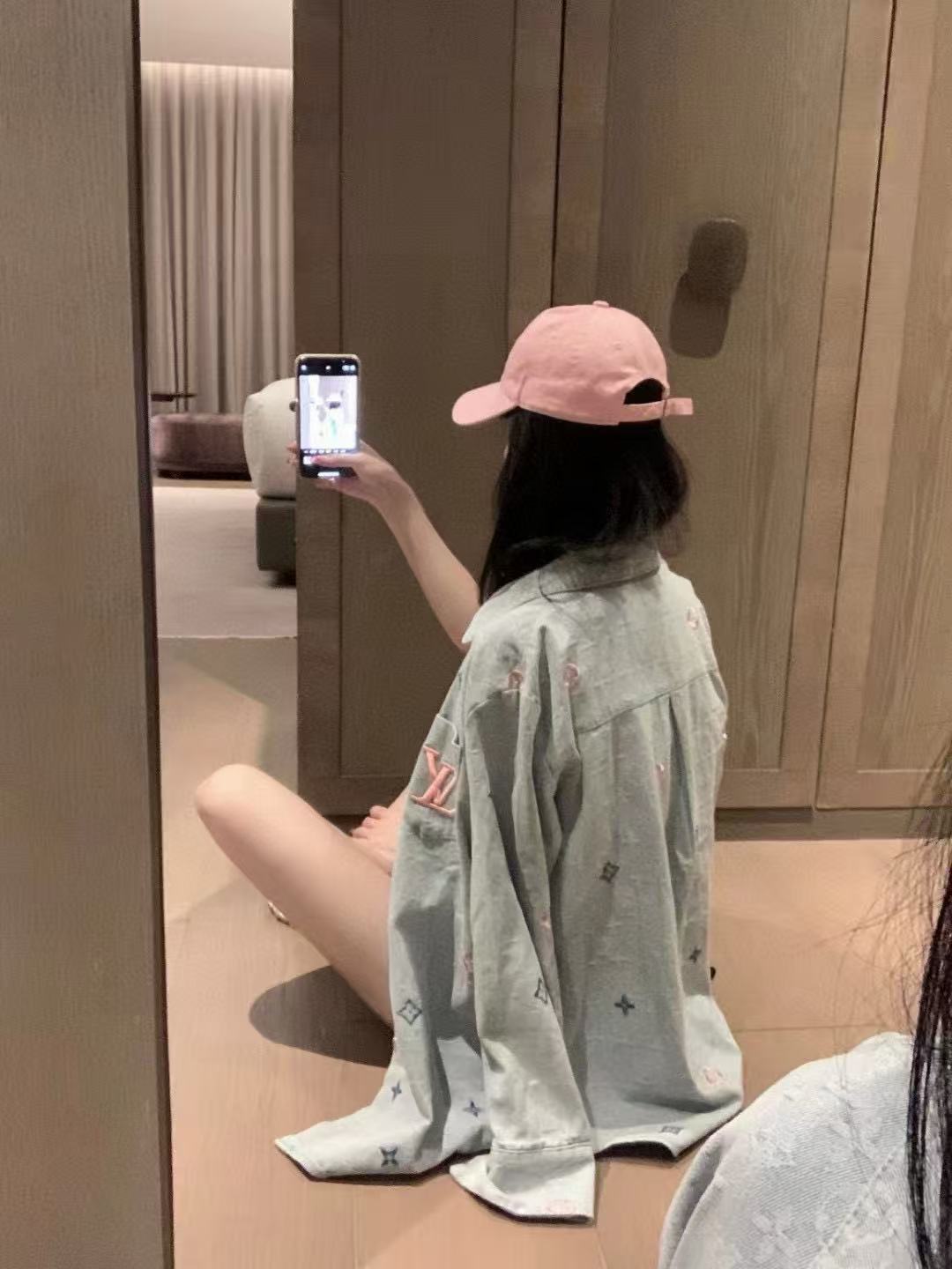 LOUIS VUITTON 路易威登 25ss浮雕压花牛仔外套 LV重工水洗做旧 暗扣款工装牛仔夹克 上身效果#