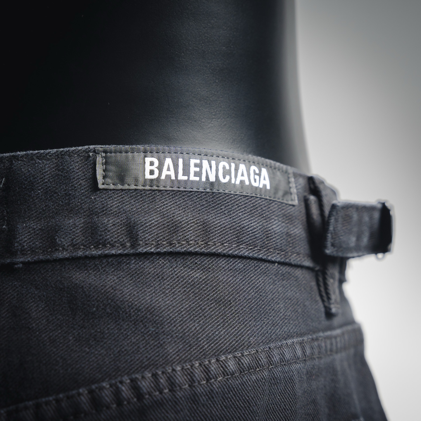 Balenciaga 巴黎世家 BLCG24SS 刀割破洞牛仔长裤 高版本Balenciaga24ss早秋纯色黑牛仔长裤 加厚中腰破洞直筒牛仔长裤