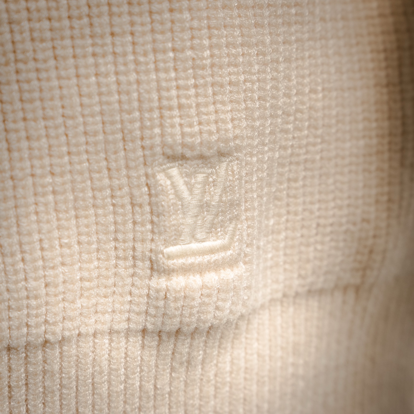 LOUIS VUITTON 路易威登LV 25ss刺绣标识针织套头圆领毛衣 杏
