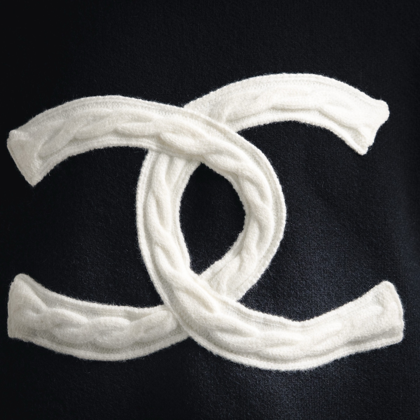 CHANEL 香奈儿24ss重工编织麻花经典大Logo提花针织毛衣 黑色 白色