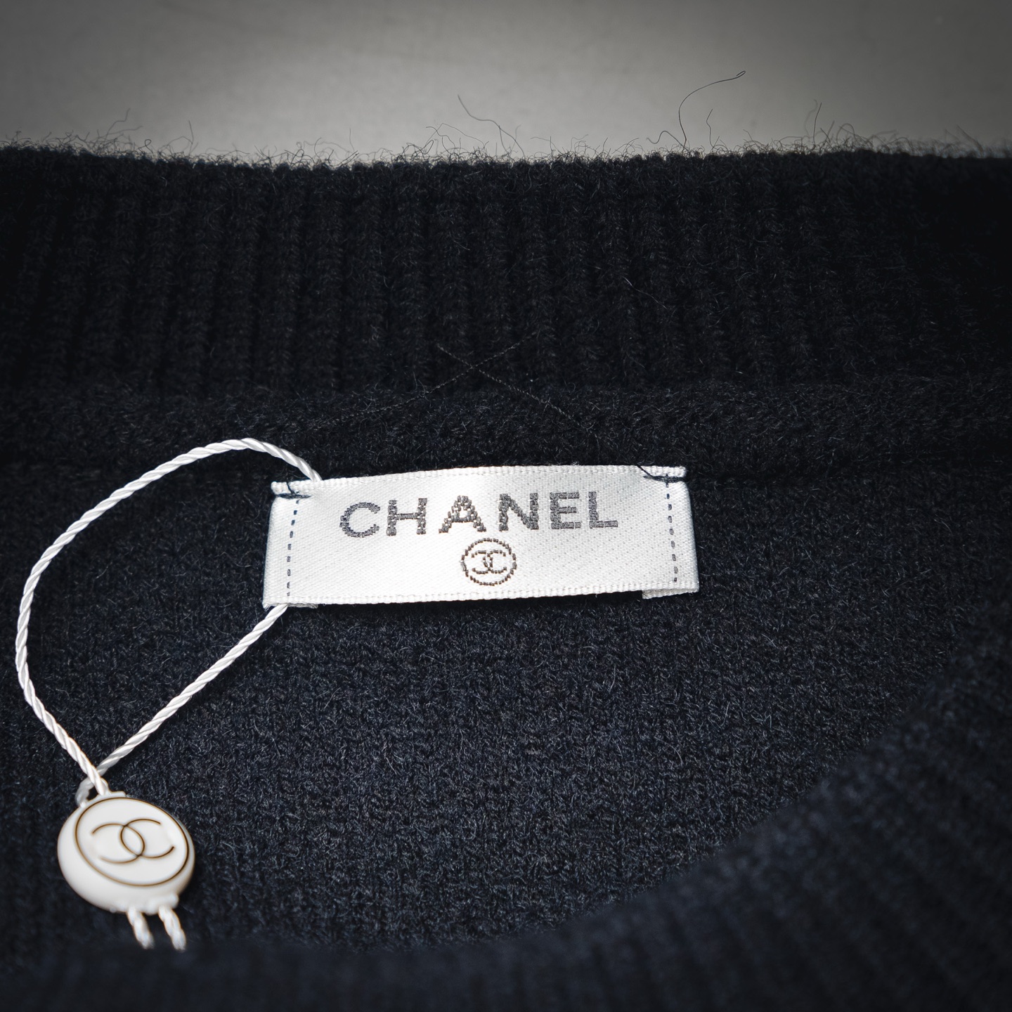 CHANEL 香奈儿24ss重工编织麻花经典大Logo提花针织毛衣 黑色 白色