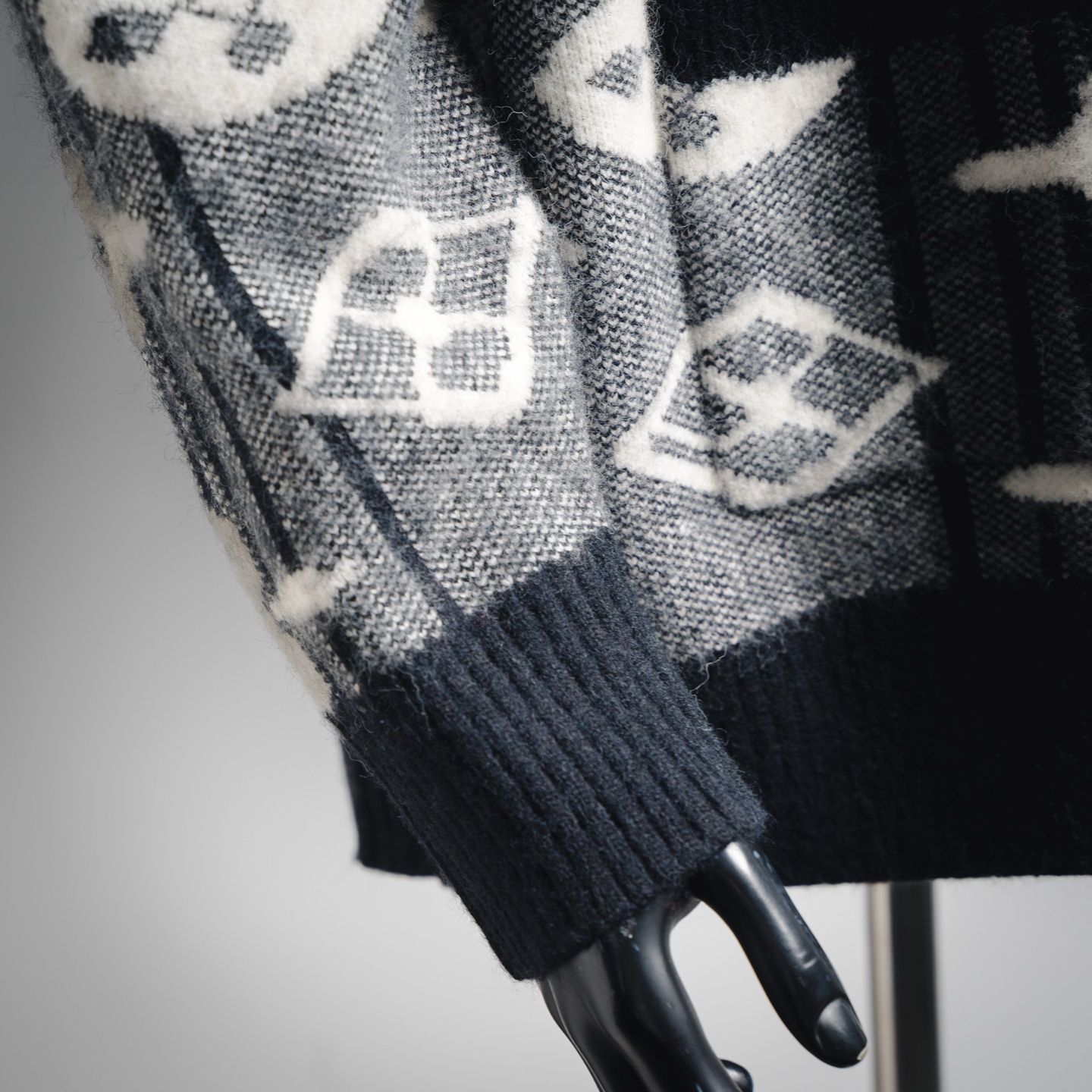 Louis Vuitton 路易威登25ss 老花满印条纹渐变 logo马海毛针织提花开衫外套毛衣