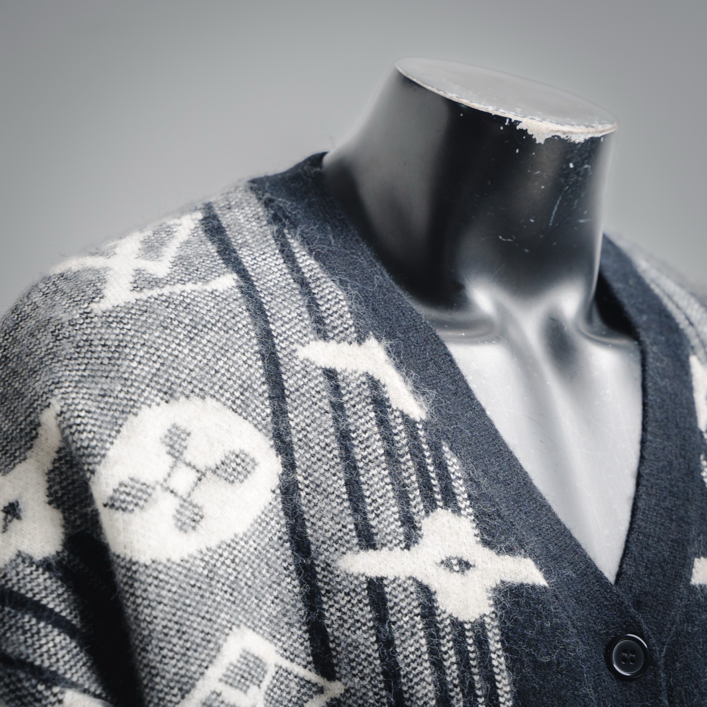Louis Vuitton 路易威登25ss 老花满印条纹渐变 logo马海毛针织提花开衫外套毛衣