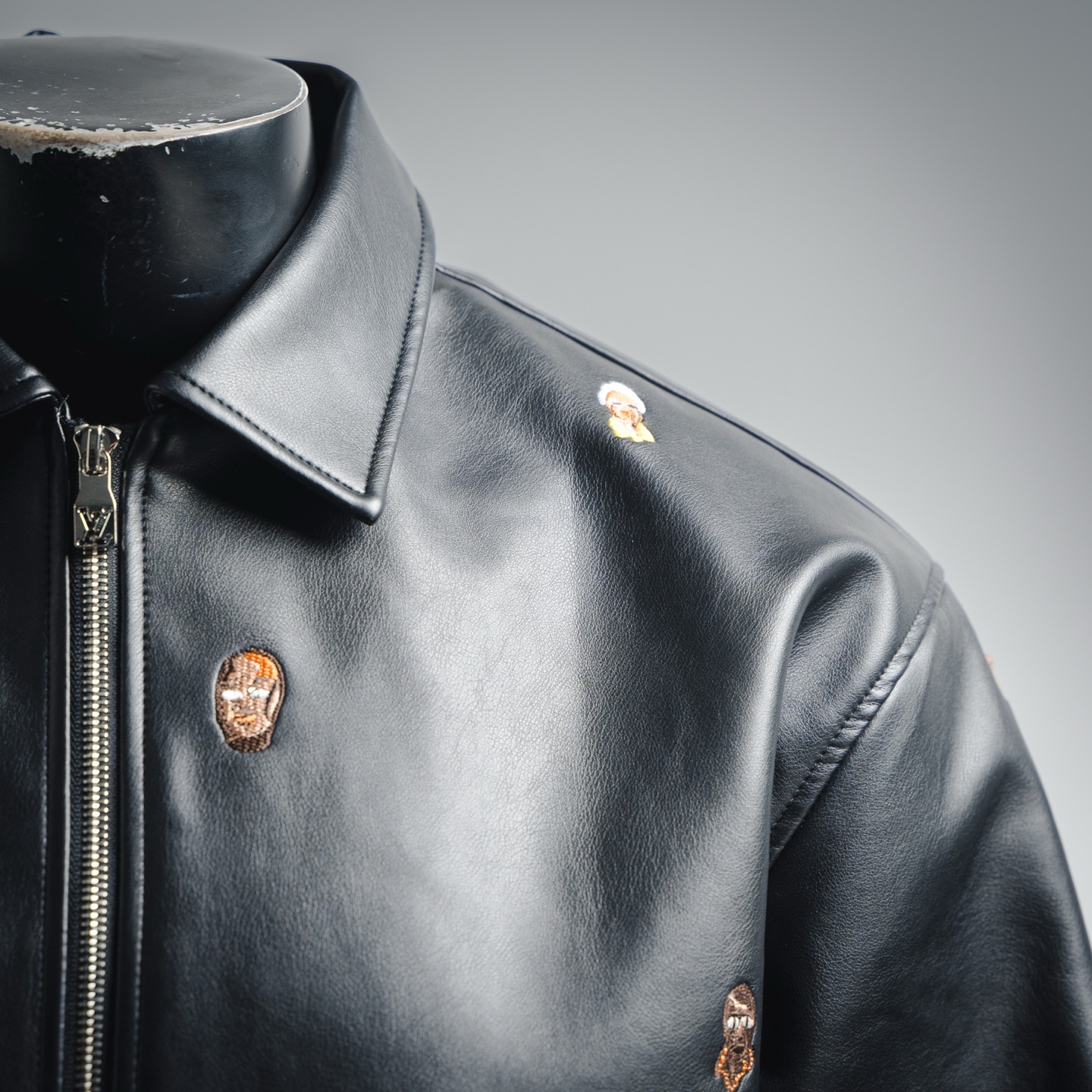 LOUIS VUITTON LV 25ss 刺绣Logo动漫皮衣外套