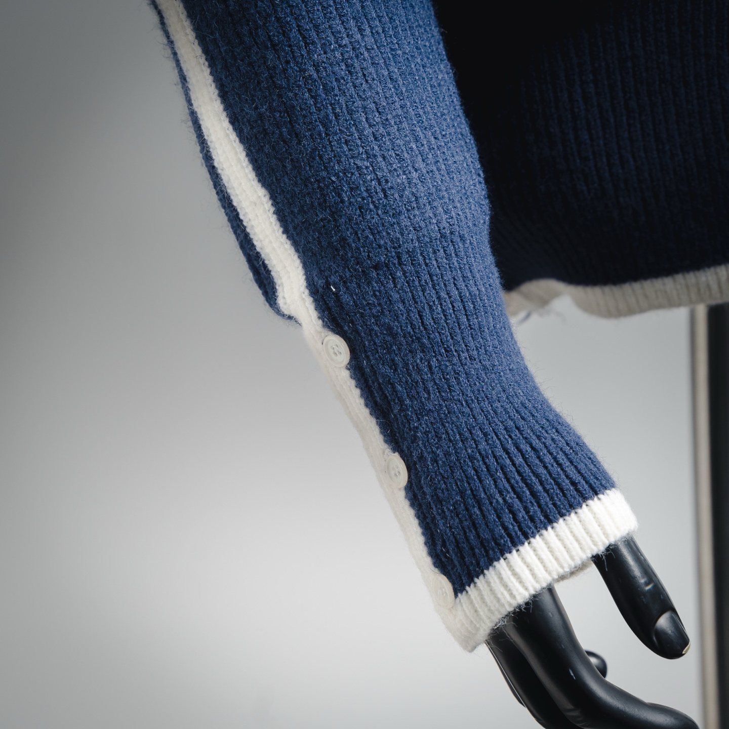 THOM BROWNE /汤姆布朗 TB四杠经典大翻领纽扣个性设计羊毛开衫外套