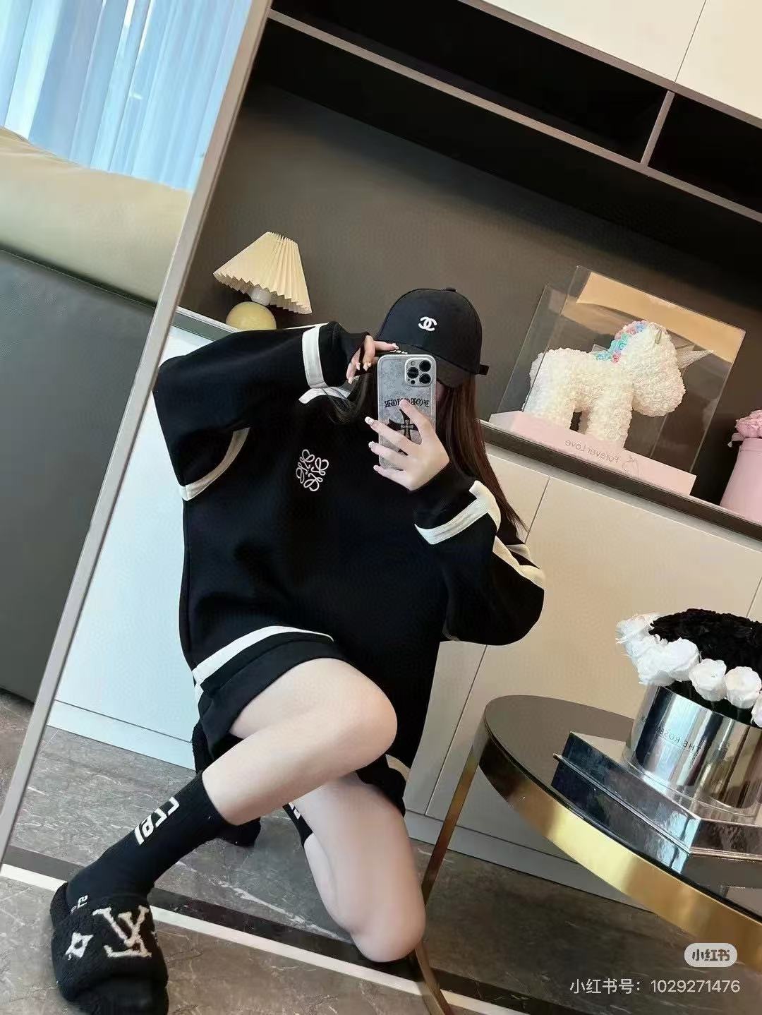 LOEWE 罗意威25ss编织新款小标刺绣圆领卫衣 上身集合