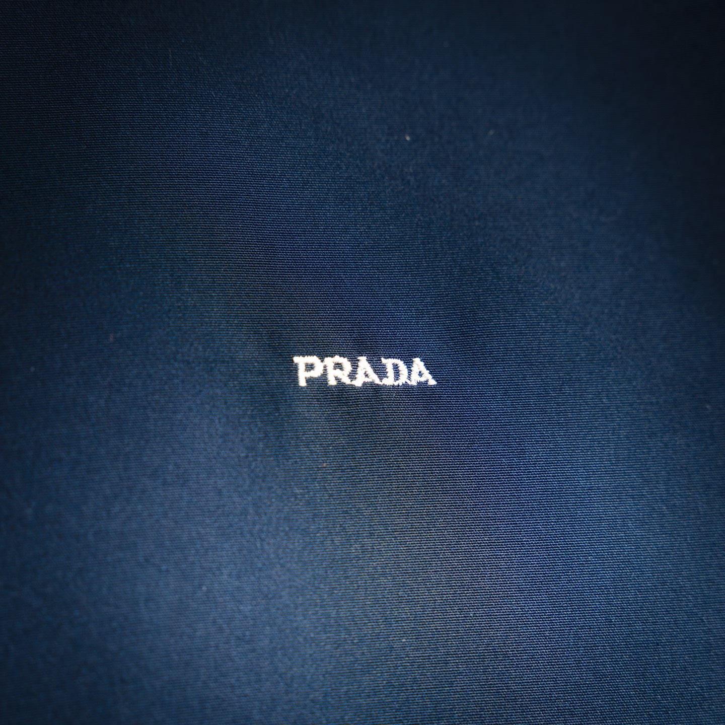 PRADA/普拉达25ss刺绣标识拉链行政夹克外套-莆田鞋,莆田鞋货源,高仿鞋,高仿鞋货源,安福档口,莆田高仿鞋,莆田鞋批发,高仿鞋批发,莆田高仿运动鞋,高仿运动鞋,莆田运动鞋 PRADA/普拉达25ss刺绣标识拉链行政夹克外套