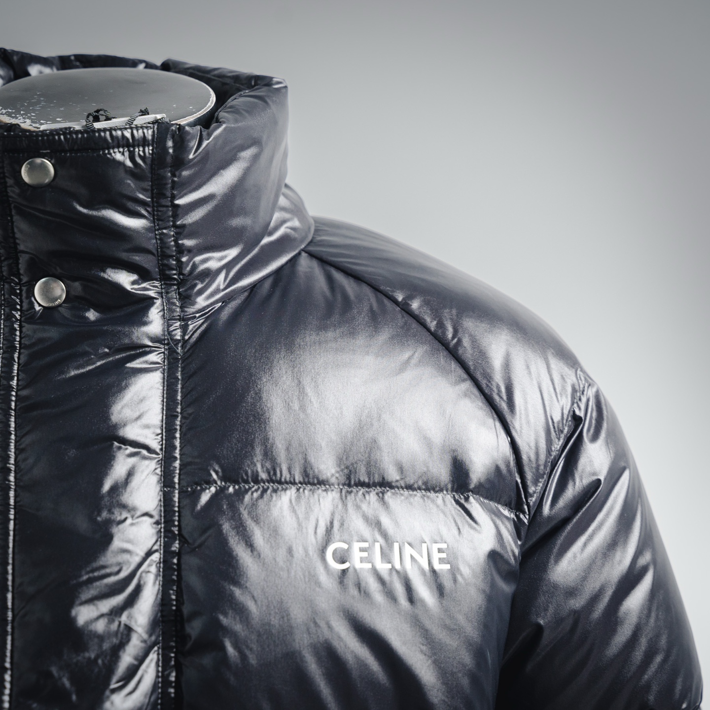 Celine赛琳CE 23FW 后背大字母logo 印花中长款羽绒服外套
