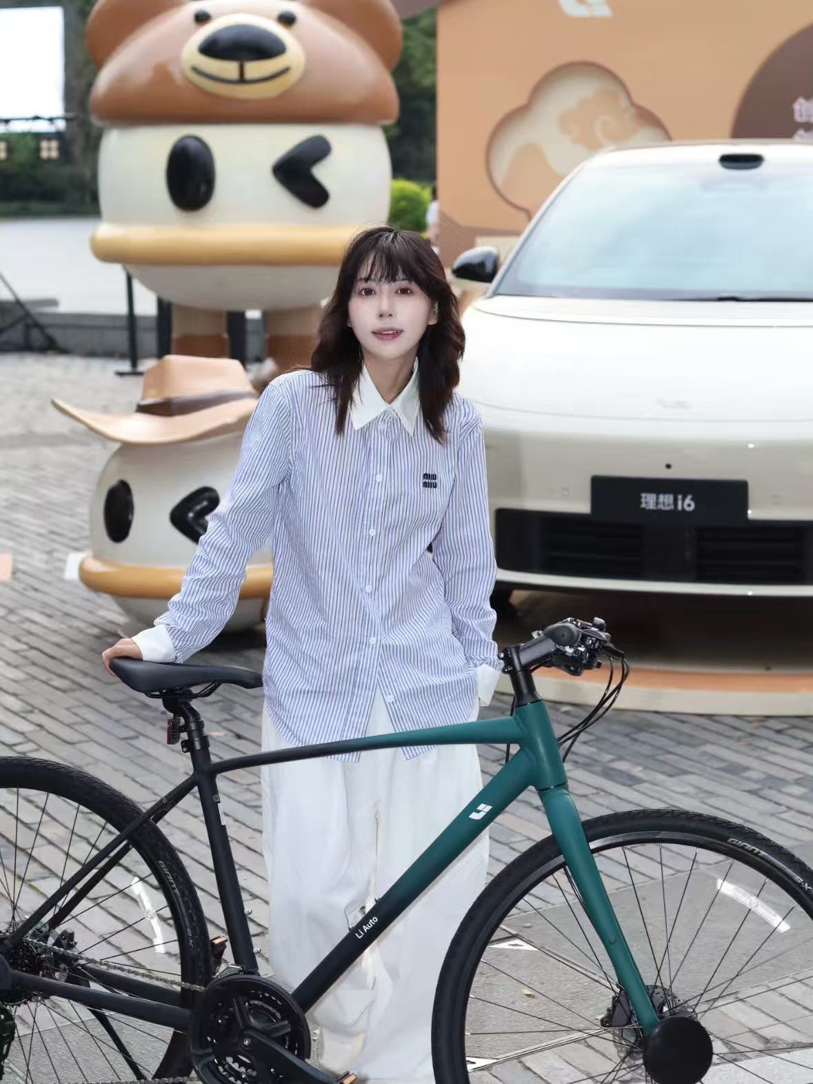 MIU MIU/缪缪字母刺绣条纹翻领衬衫 上身效果#