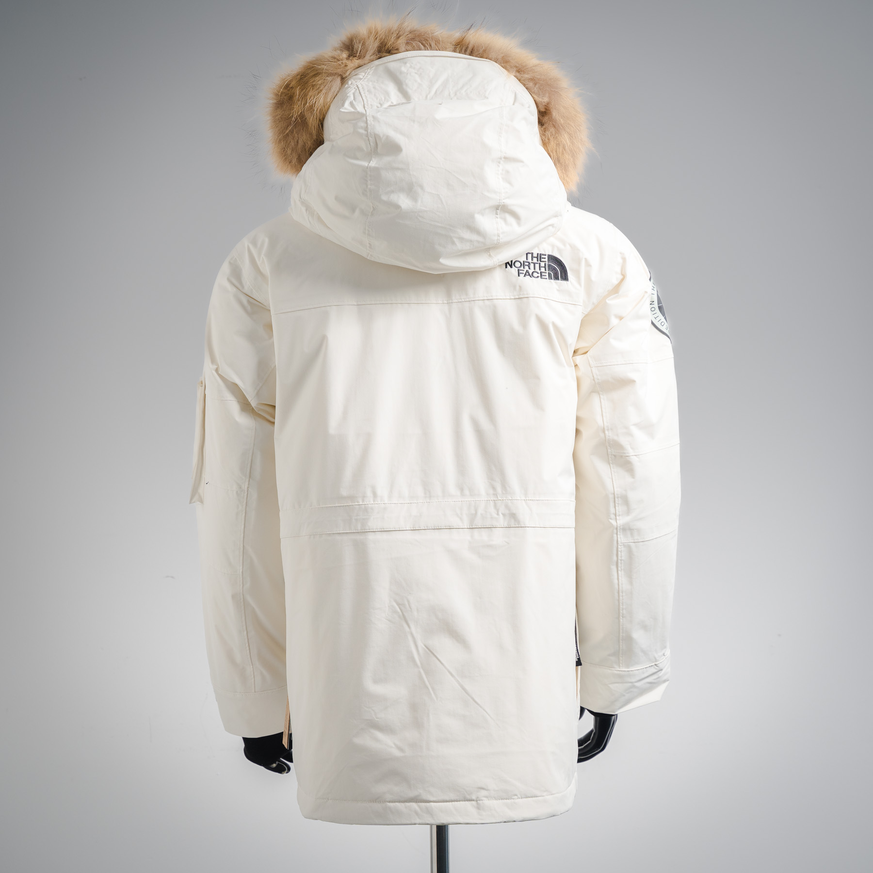 The north face/北面 TNF日版限定极地联名多口袋工装毛领连帽羽绒服