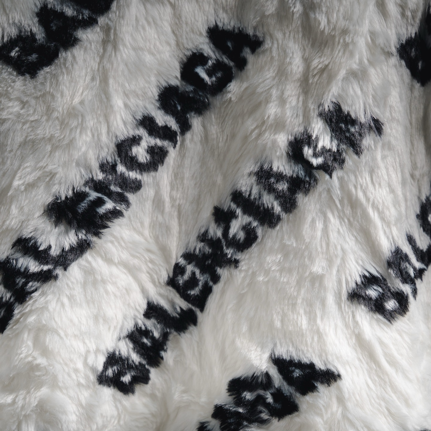 BALENCIAGA/巴黎世家BLCG 兔毛加厚满LOGO外套