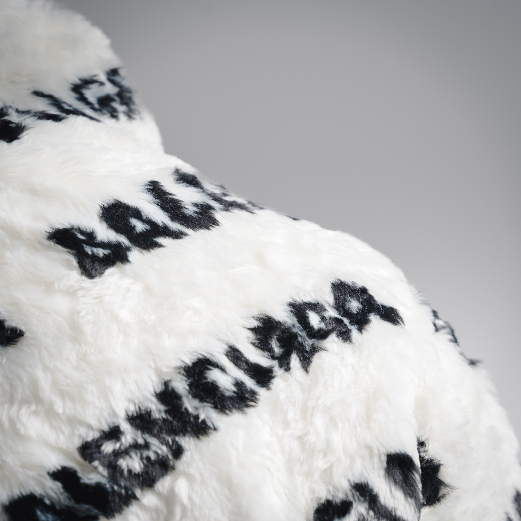 BALENCIAGA/巴黎世家BLCG 兔毛加厚满LOGO外套