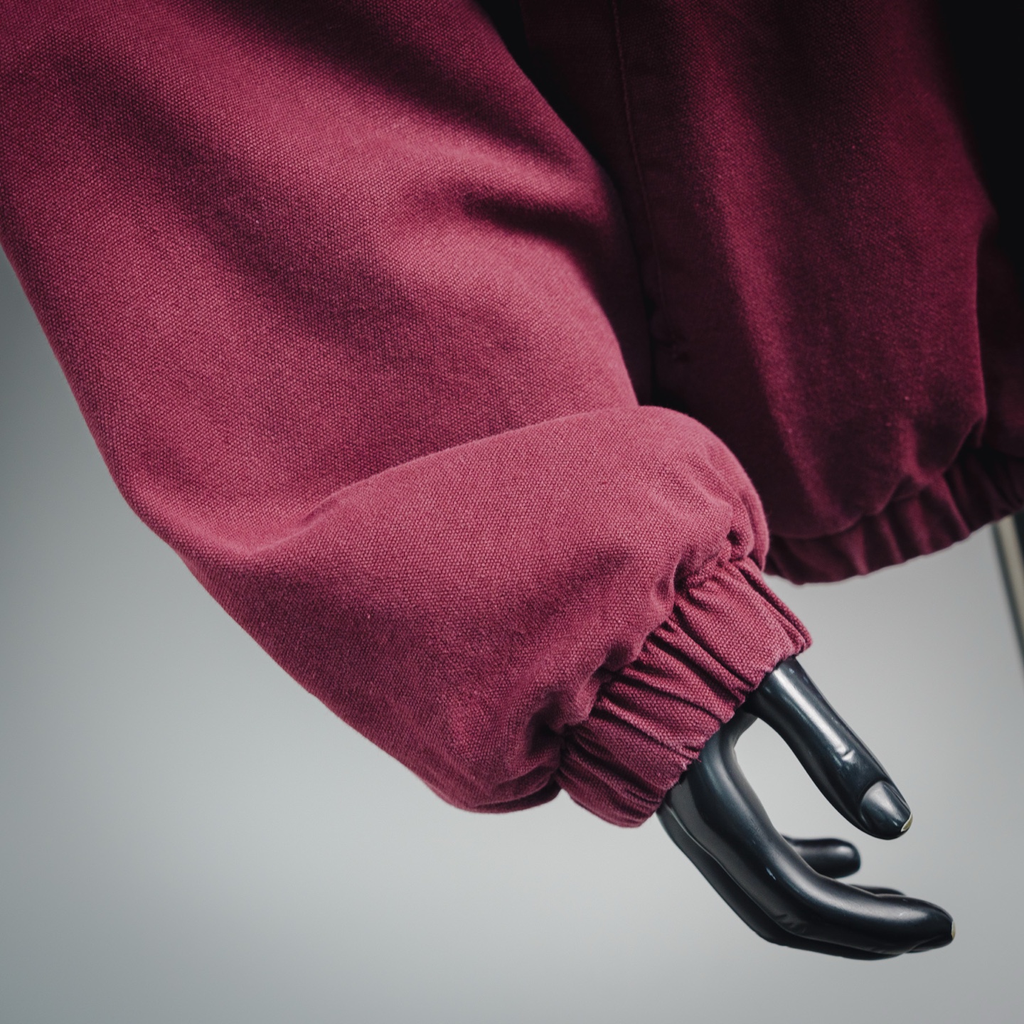 本地自取💰320
Stussy斯图西 水洗做旧字母刺绣黑8 连帽工装棉服外套
在售3499,水洗做旧面料,原版色泽,内里加棉,胸口字母刺绣➕黑8台球刺绣logo
全套原版三标辅料齐全
美式复古的不二选择
CANVAS INSULATED WORK JAET
绗缝的缎面内里 100%纯棉
ykk金属拉链 有伸缩性的袖口·下摆
绣在左胸的字体 八球图形 ,原版开发 打版,所有辅料对版
颜色:紫色 黑色
尺码:S-XL