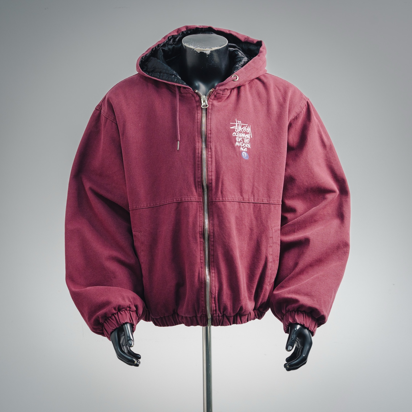 本地自取💰320
Stussy斯图西 水洗做旧字母刺绣黑8 连帽工装棉服外套
在售3499，水洗做旧面料，原版色泽，内里加棉，胸口字母刺绣➕黑8台球刺绣logo
全套原版三标辅料齐全
美式复古的不二选择
CANVAS INSULATED WORK JAET 
绗缝的缎面内里 100%纯棉 
ykk金属拉链 有伸缩性的袖口·下摆 
绣在左胸的字体 八球图形 ，原版开发 打版，所有辅料对版
颜色：紫色 黑色
尺码：S-XL