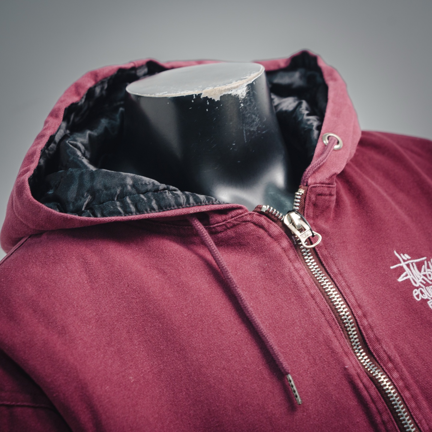 本地自取💰320
Stussy斯图西 水洗做旧字母刺绣黑8 连帽工装棉服外套
在售3499,水洗做旧面料,原版色泽,内里加棉,胸口字母刺绣➕黑8台球刺绣logo
全套原版三标辅料齐全
美式复古的不二选择
CANVAS INSULATED WORK JAET
绗缝的缎面内里 100%纯棉
ykk金属拉链 有伸缩性的袖口·下摆
绣在左胸的字体 八球图形 ,原版开发 打版,所有辅料对版
颜色:紫色 黑色
尺码:S-XL