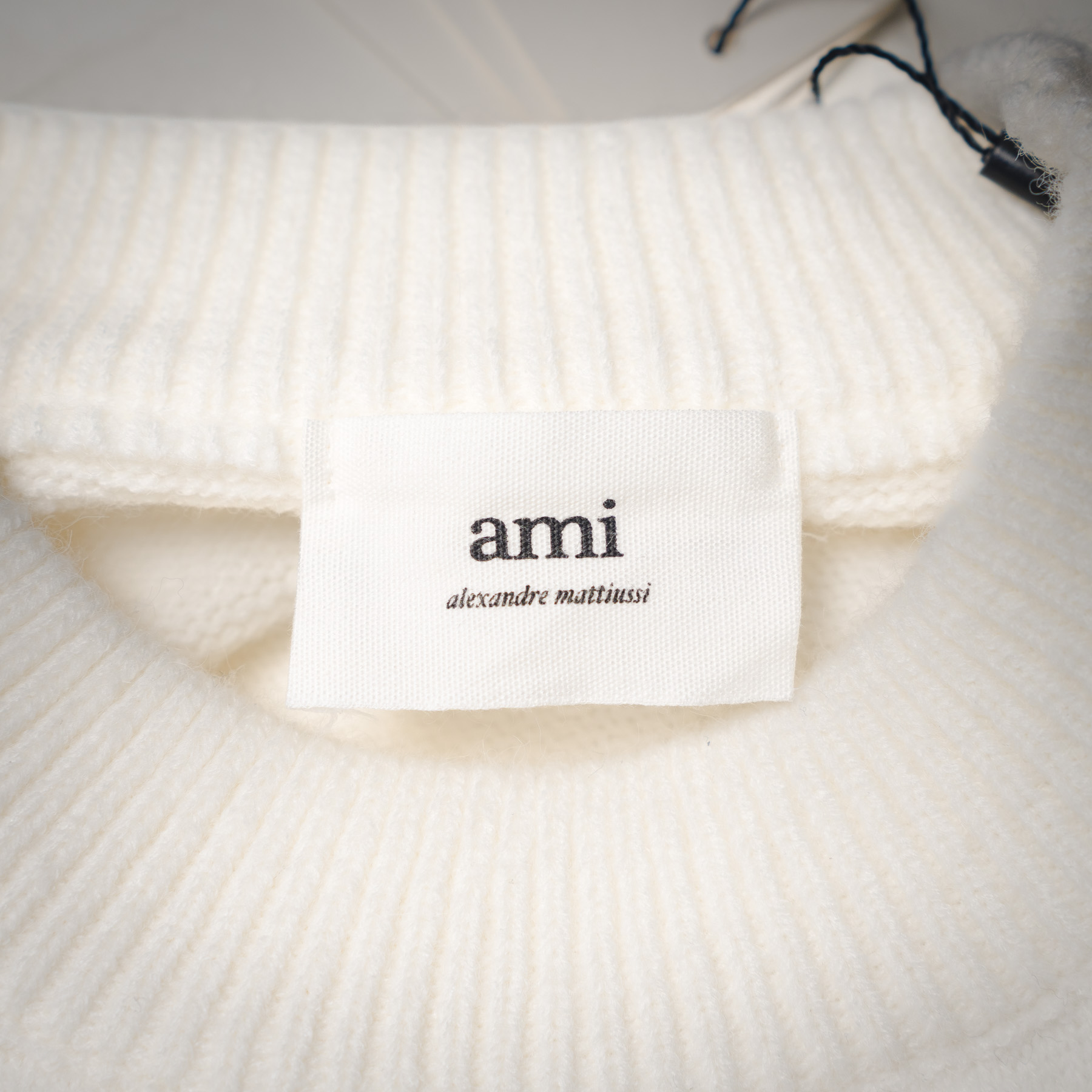 Ami 25ss法式极简风格银线桃心logo圆领毛衣