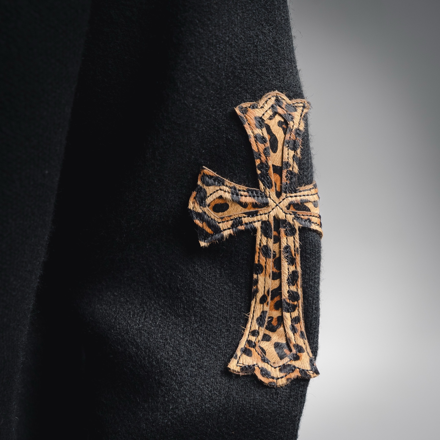 Chrome Hearts 克罗心 CH 25ss贴布豹纹皮标针织开衫毛衣 黑色