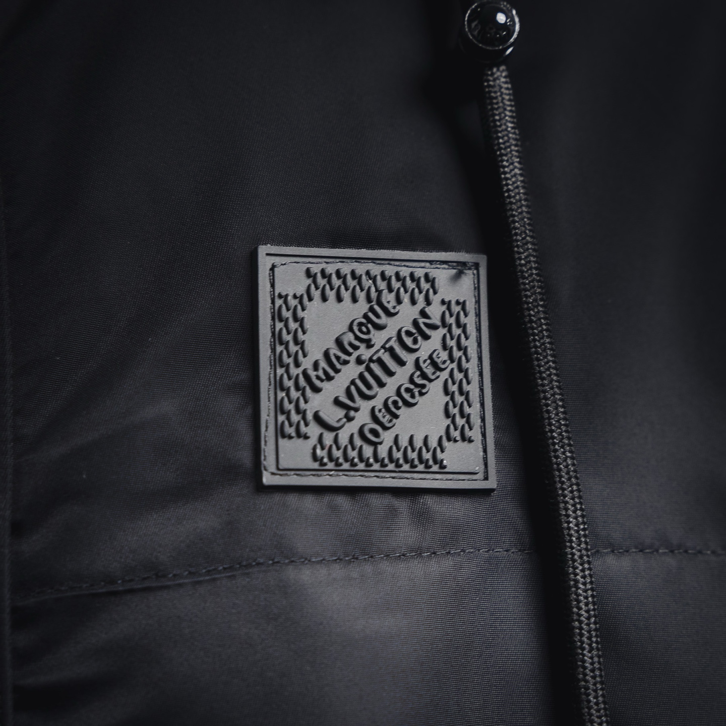 帽子可隐藏 Louis Vuitton/路易威登25ss单面拼接纯色冲锋衣连帽夹克外套 黑色/藏青