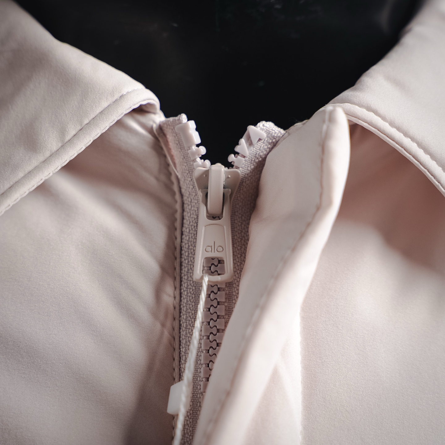 本地自取💰280
𝐀𝐥𝐨 𝐘𝐨𝐠𝐚 翻领工装口袋款羽绒棉服

-

北美断货王🤞🏻
𝐀𝐥𝐨这款太戳我
版型宽松但不臃肿 保暖性拉满
细节也很在线 袖口的小标低调有质感
没人能拒绝这种软乎乎的棉服

𝐒𝐢𝐳𝐞 : 𝐗𝐒 - 2𝐗𝐋