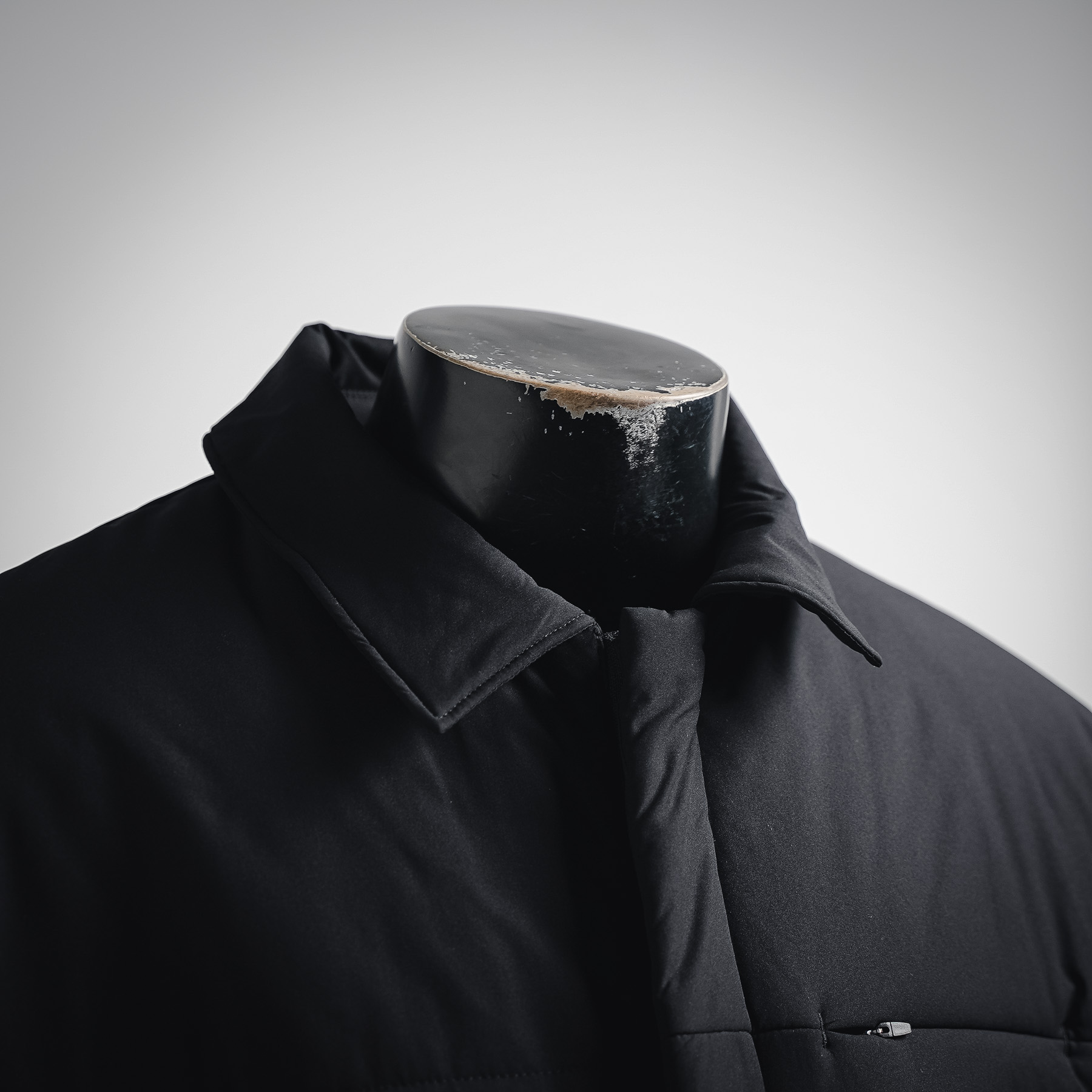 本地自取💰280
𝐀𝐥𝐨 𝐘𝐨𝐠𝐚 翻领工装口袋款羽绒棉服

-

北美断货王🤞🏻
𝐀𝐥𝐨这款太戳我
版型宽松但不臃肿 保暖性拉满
细节也很在线 袖口的小标低调有质感
没人能拒绝这种软乎乎的棉服

𝐒𝐢𝐳𝐞 : 𝐗𝐒 - 2𝐗𝐋