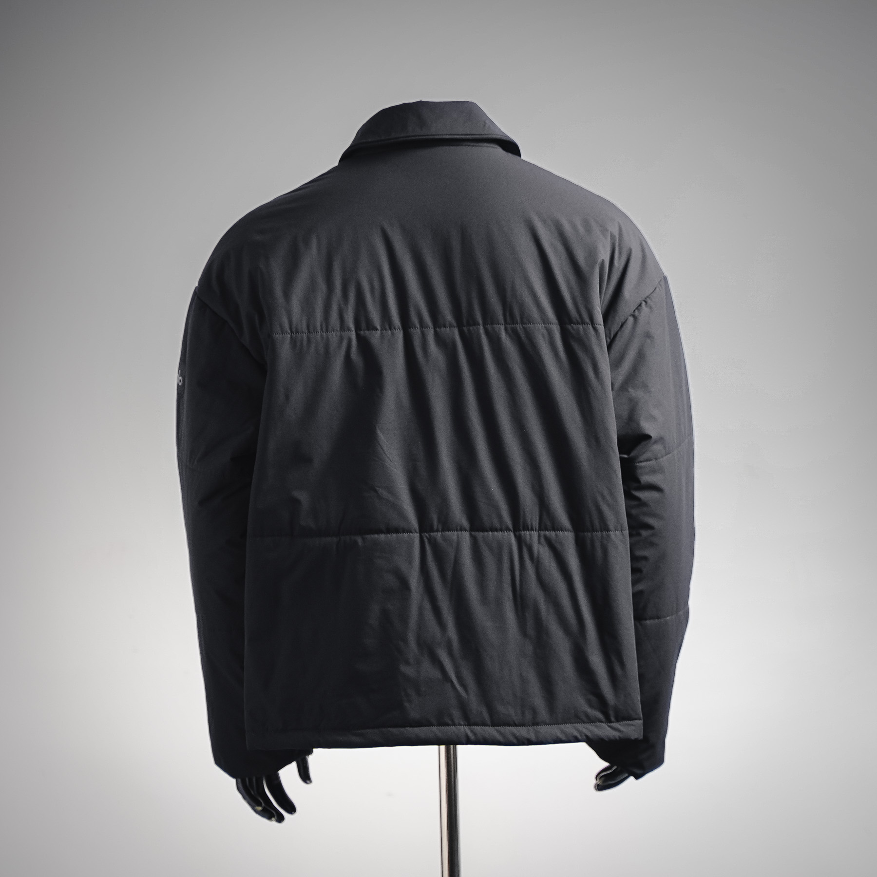 本地自取💰280
𝐀𝐥𝐨 𝐘𝐨𝐠𝐚 翻领工装口袋款羽绒棉服

-

北美断货王🤞🏻
𝐀𝐥𝐨这款太戳我
版型宽松但不臃肿 保暖性拉满
细节也很在线 袖口的小标低调有质感
没人能拒绝这种软乎乎的棉服

𝐒𝐢𝐳𝐞 : 𝐗𝐒 - 2𝐗𝐋