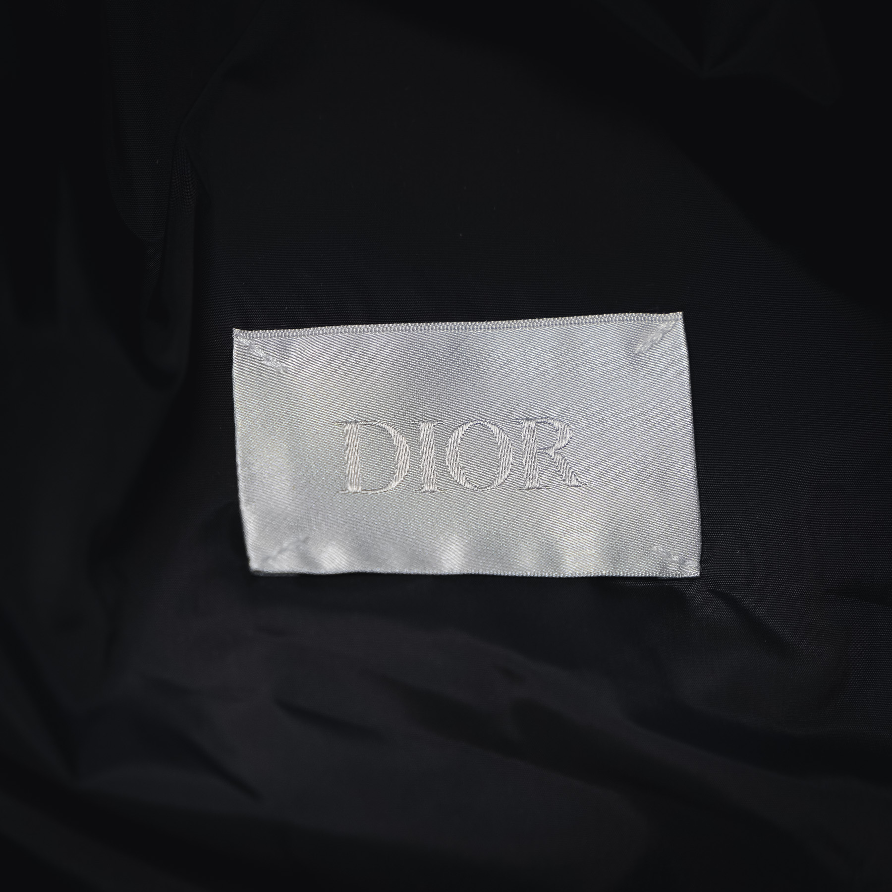 (官网1:1原单品质) Dior迪奥CD 26FW 暗纹提花翻领按扣羽绒服-Chinese UA Cheap High Quatity Brand Clothes Bags handbags Sneakers wholesale wholesaler seller from China Factory suppliers Fashion Clothing Shoes best Quality Beautiful Price (官网1:1原单品质) Dior迪奥CD 26FW 暗纹提花翻领按扣羽绒服