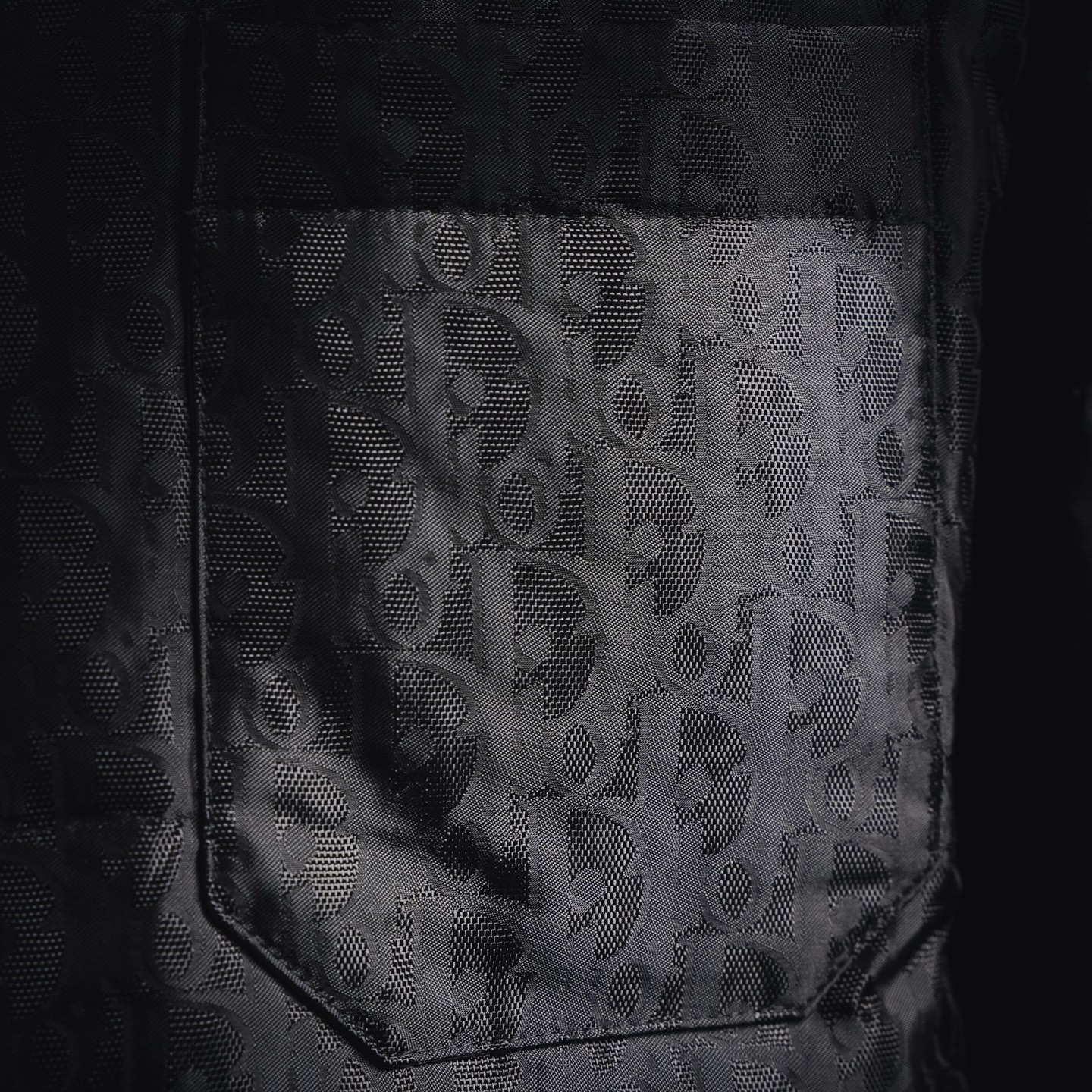 (官网1:1原单品质) Dior迪奥CD 26FW 暗纹提花翻领按扣羽绒服-Chinese UA Cheap High Quatity Brand Clothes Bags handbags Sneakers wholesale wholesaler seller from China Factory suppliers Fashion Clothing Shoes best Quality Beautiful Price (官网1:1原单品质) Dior迪奥CD 26FW 暗纹提花翻领按扣羽绒服